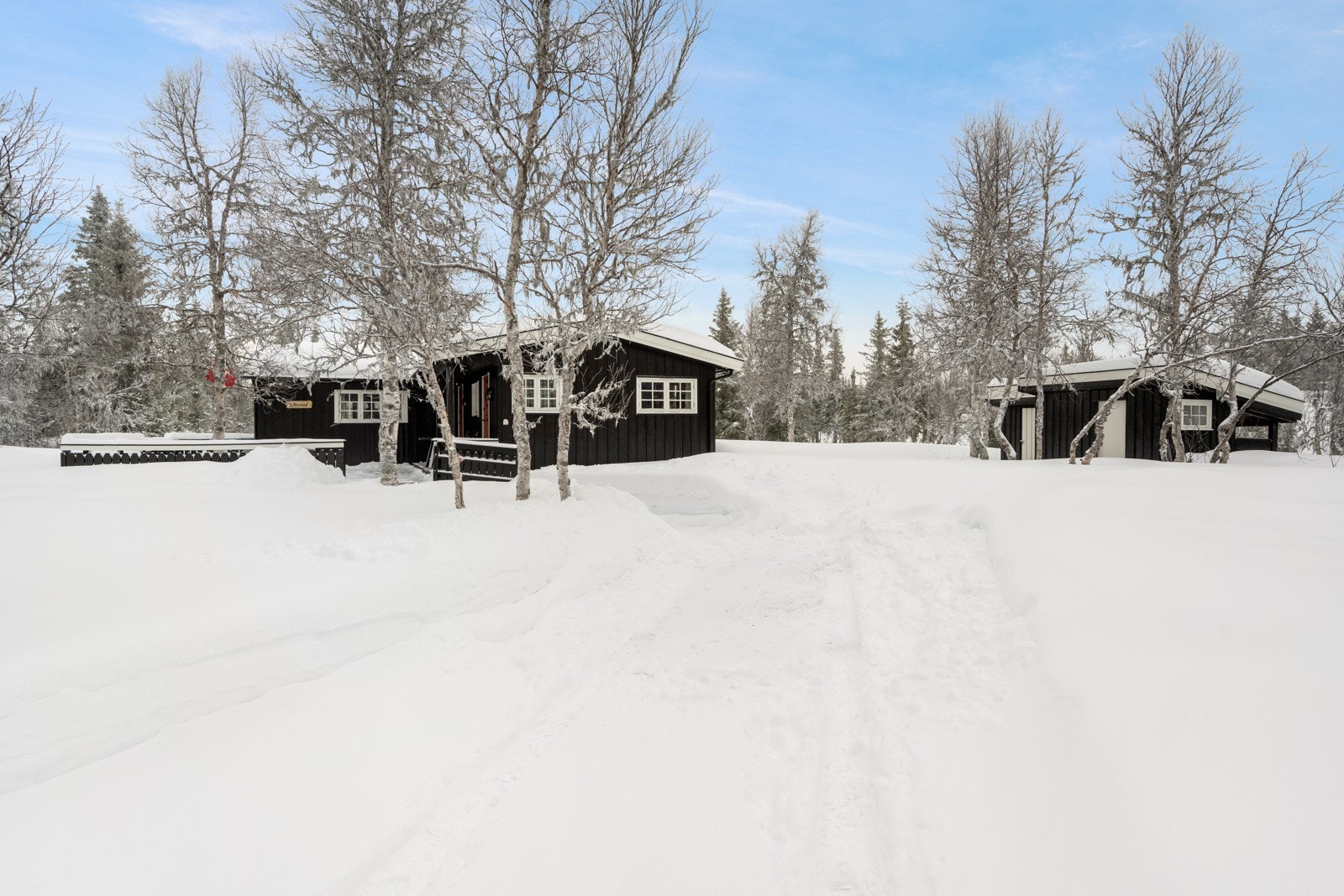 Flott turområde alle årstider med Spåtind på 1414 moh som høyeste topp i området Galleribilde