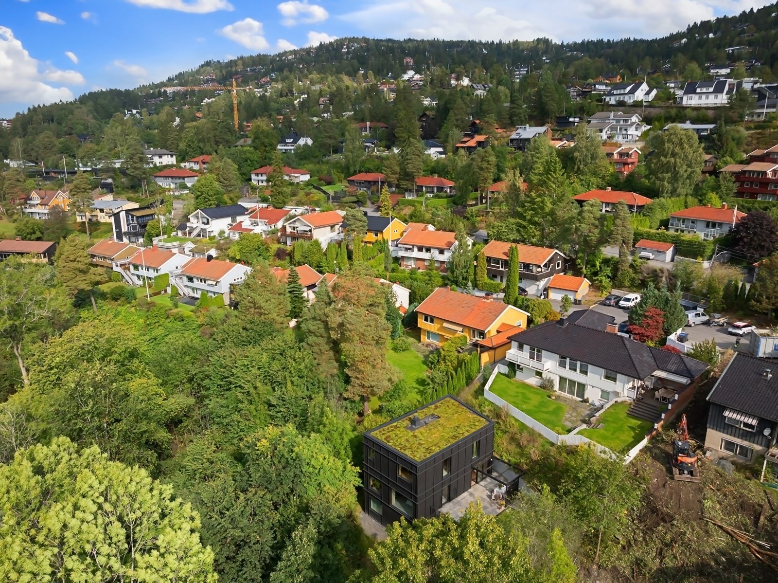 Tinglyst parkering for to biler på nabotomt Galleribilde