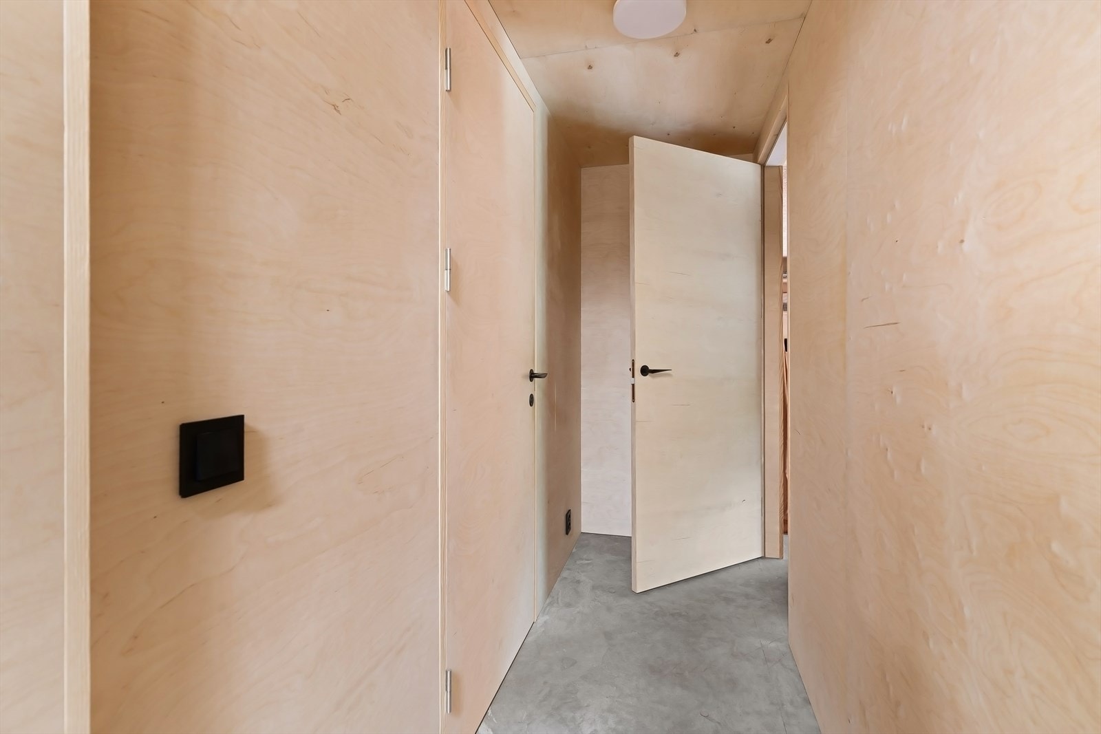 Gang i underetasje og adkomst vaskerom og stor bod Galleribilde