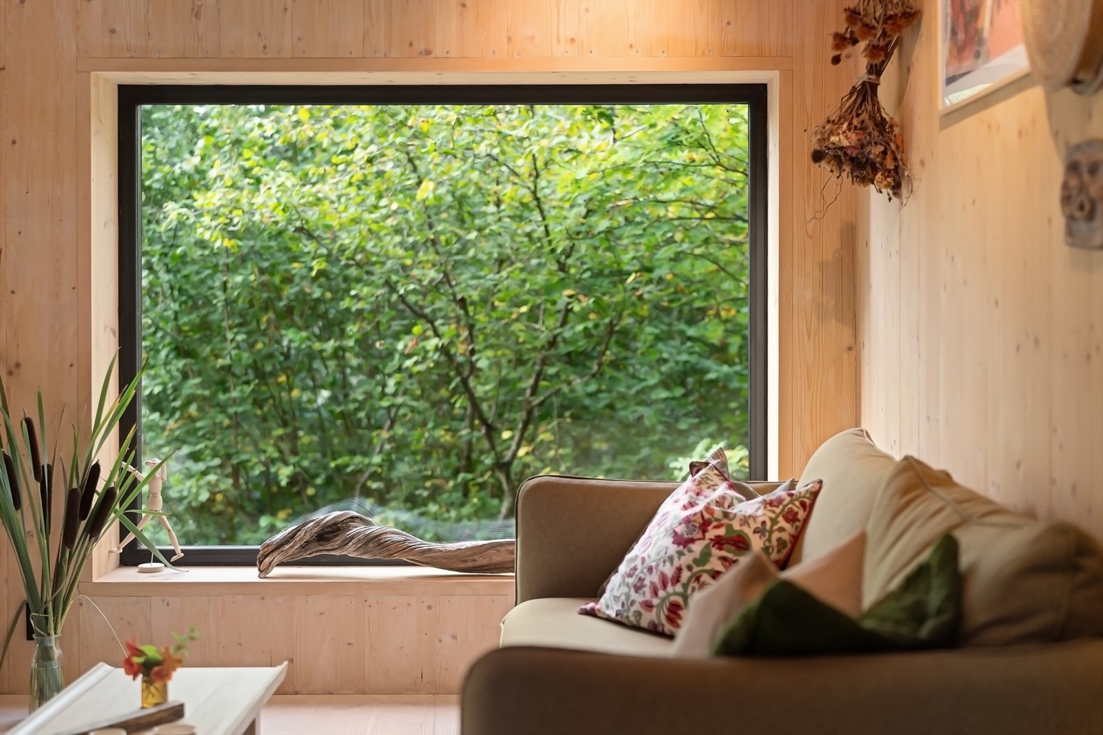 Fra eiendommen er det utsikt mot skogen i Mærradalen Galleribilde