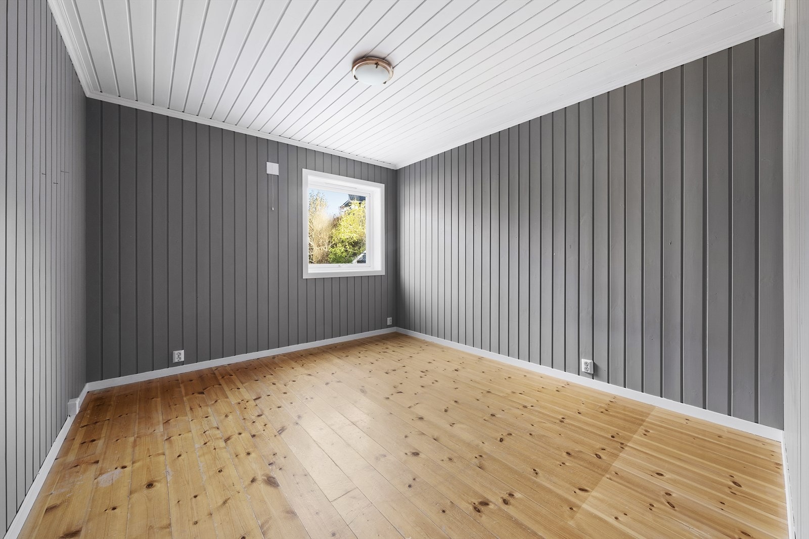Soverom 2 - romslig i hovedetasjen Galleribilde