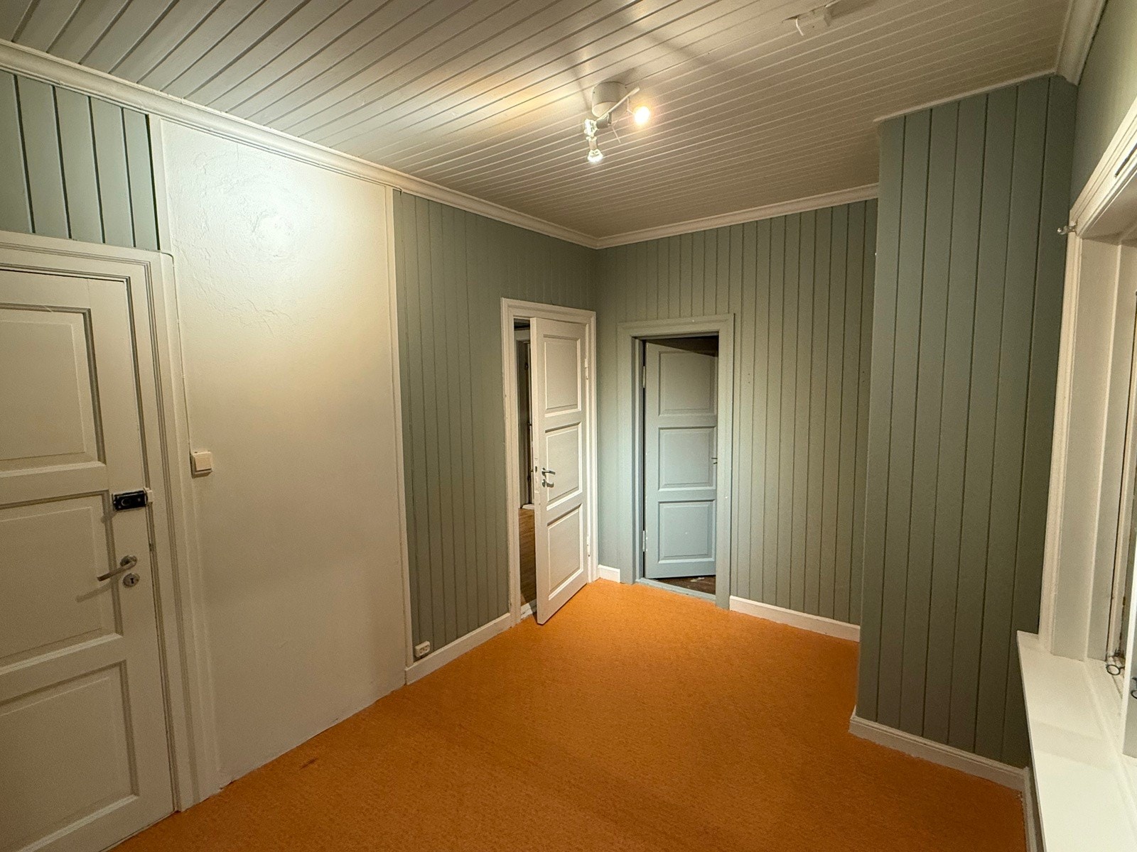 Soverom med tilknyttet bodrom Galleribilde