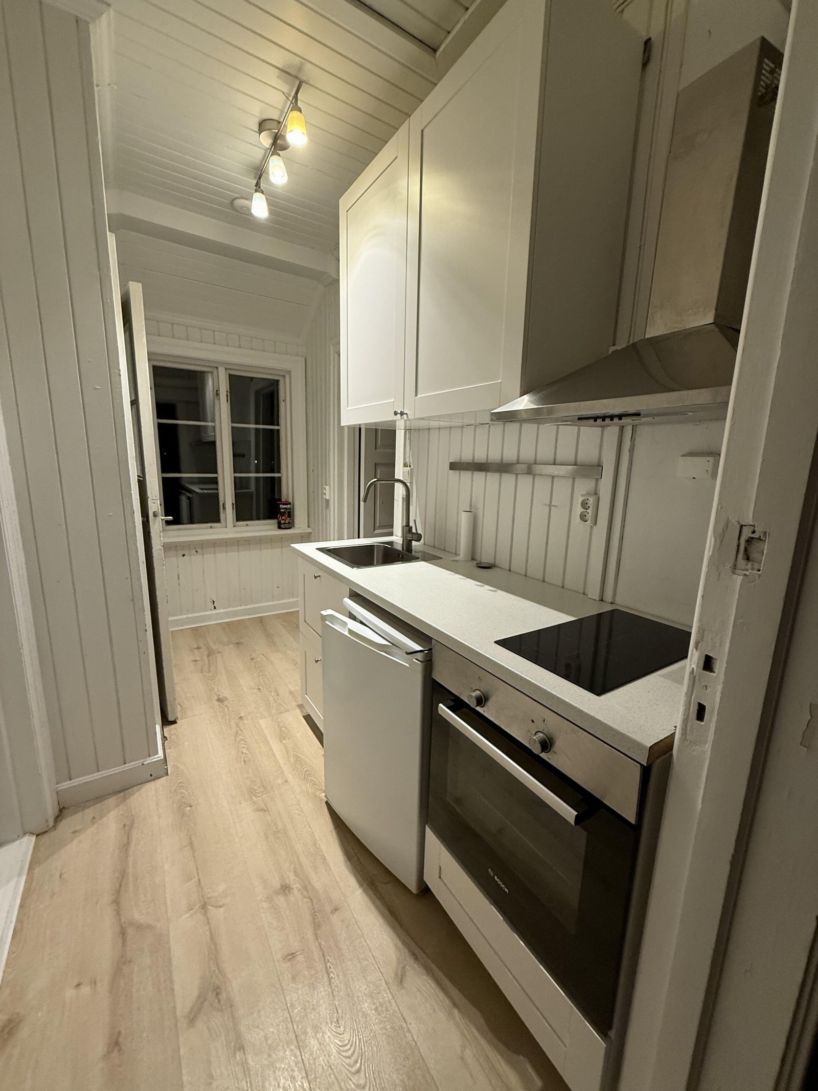 Gang med hybelkjøkken Galleribilde