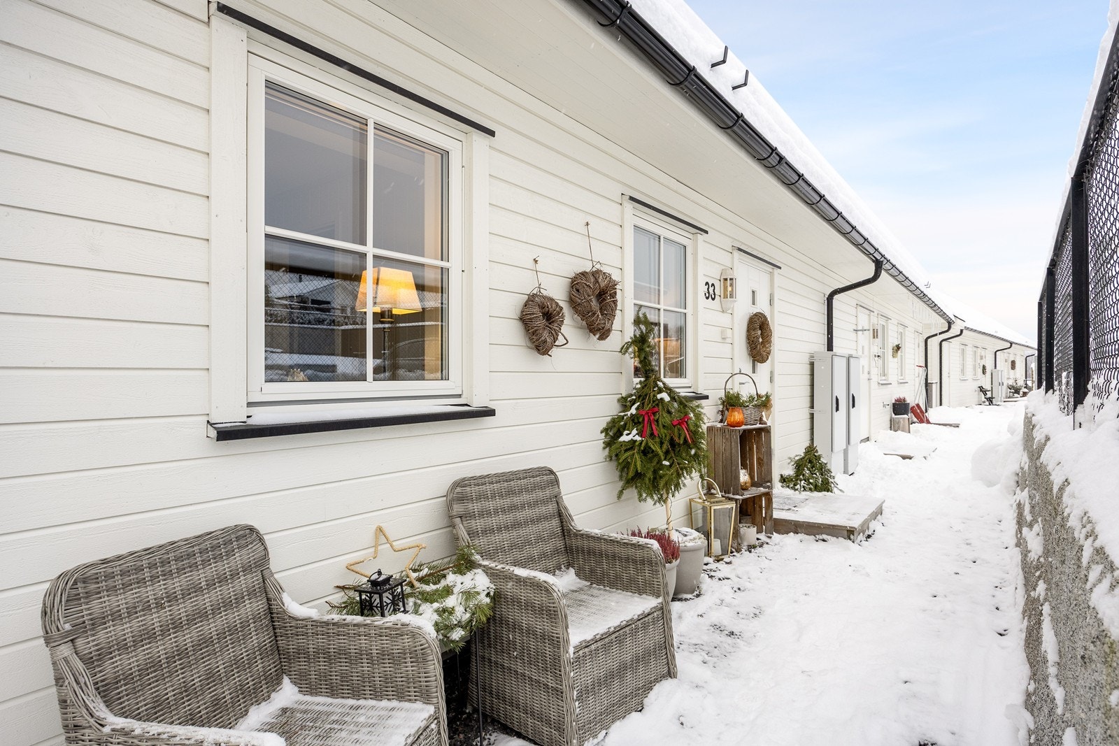 Ved inngangspartiet er det plass til en liten sittegruppe. Galleribilde