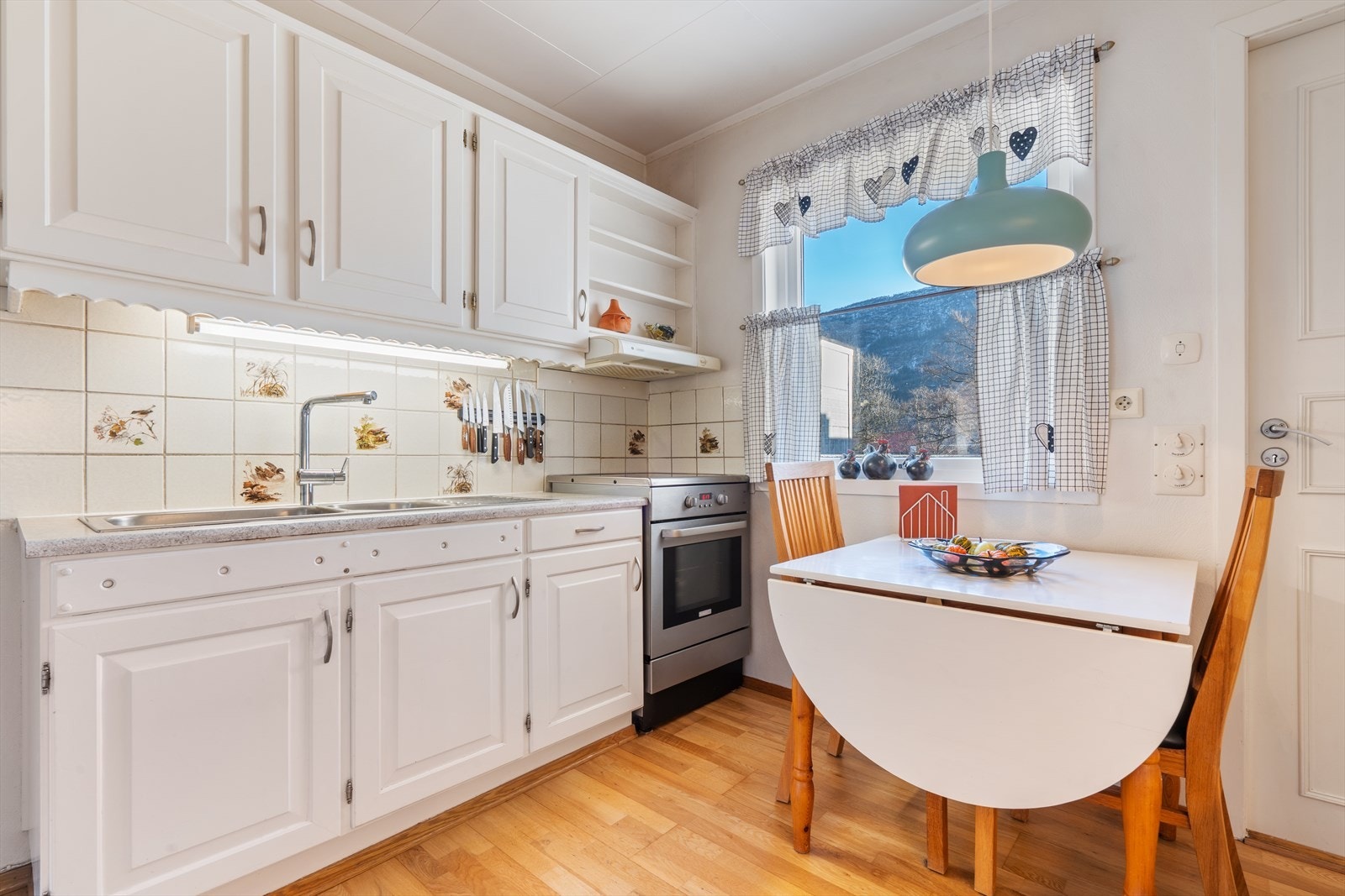 Kjøkken i lyse farger Galleribilde