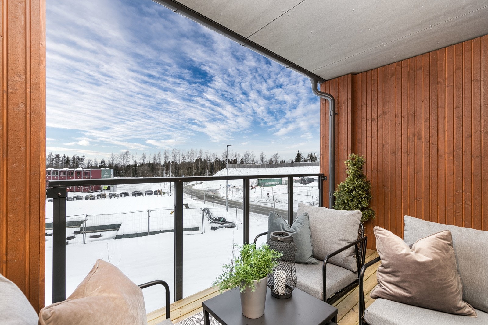 Utgang til en flott sydvestvendt balkong på 7 kvm Galleribilde