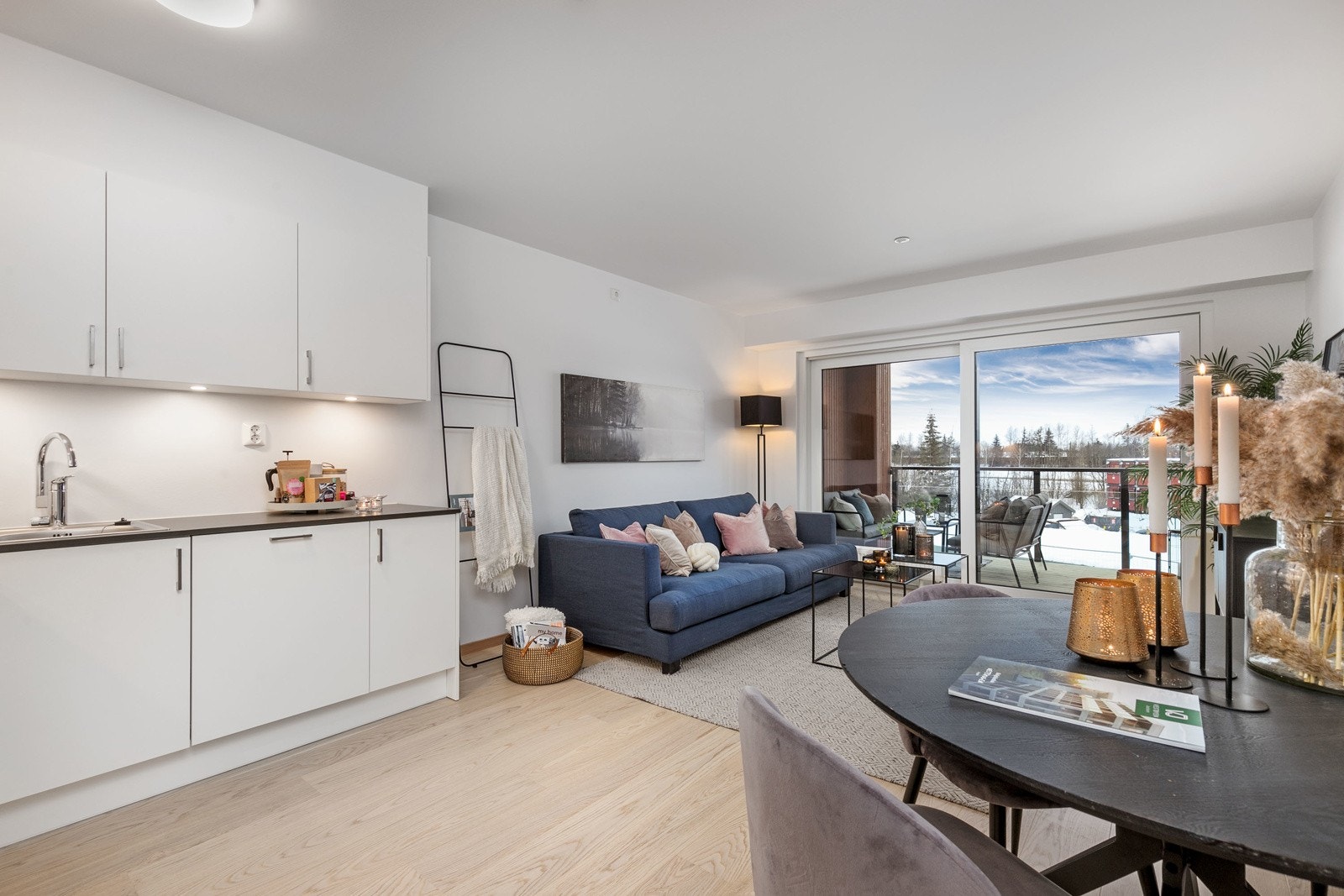 Leiligheten har oppvarming med vannbåren varme via radiatorer, samt balansert ventilasjon med varmegjenvinning. En meget energieffektiv bolig! Galleribilde