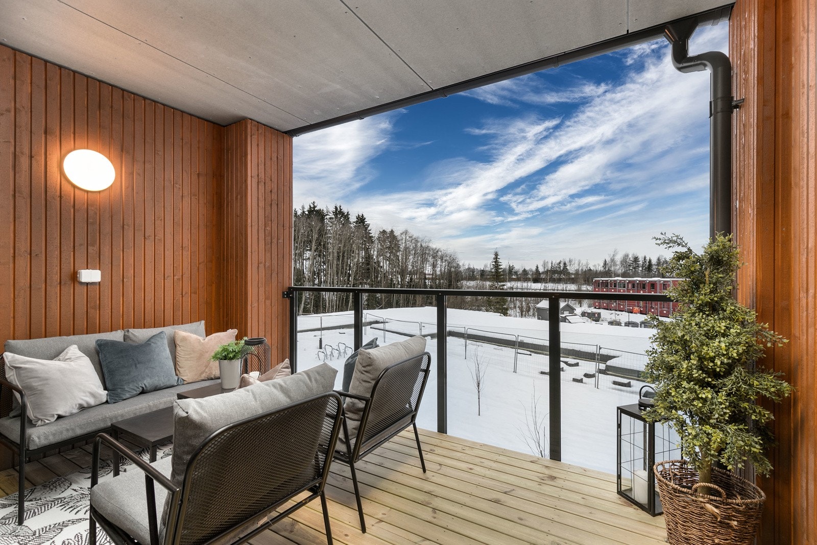 Utgang til en flott sydvestvendt balkong på 7 kvm Galleribilde