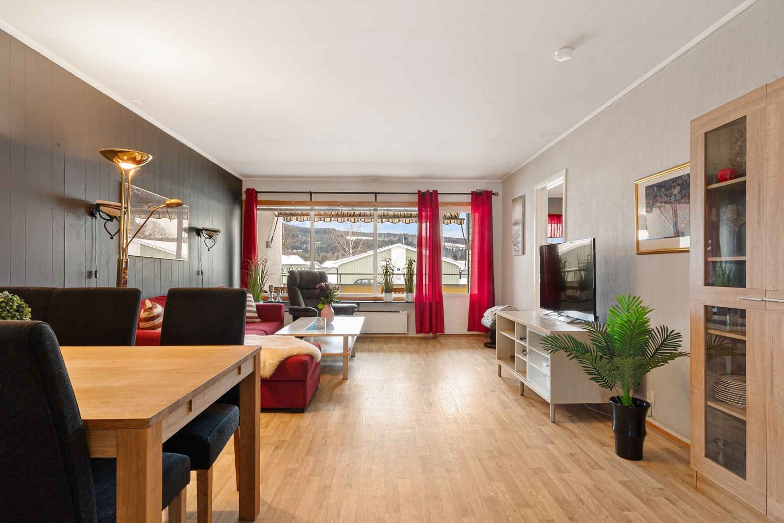 Velkommen til Bokfinkvegen 14 - en koselig 3-roms leilighet med enkel adkomst og kort vei til skoler og barnehage! Galleribilde