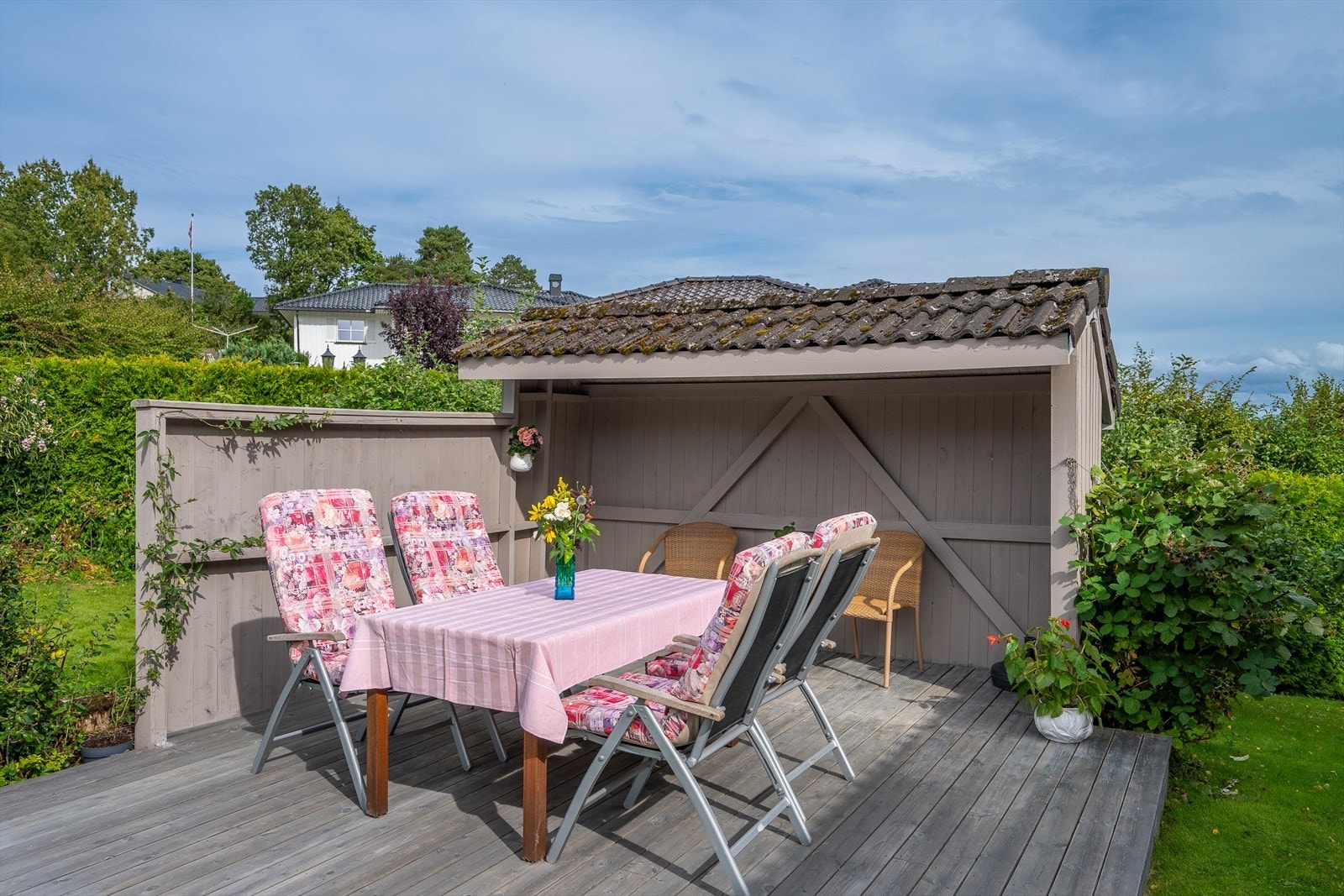 Her kan du nyte solen til sene kvelden. Galleribilde