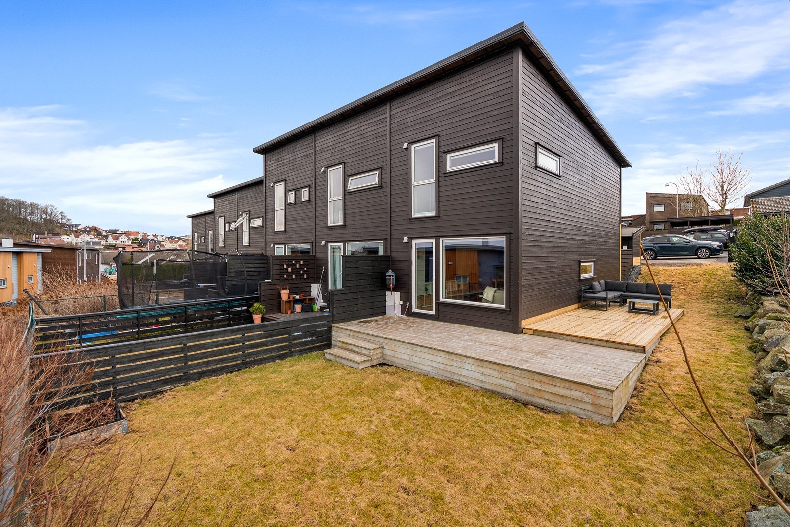 Velkommen til Skadberg Alle 35, presentert av Jonas Le, Aktiv Eiendomsmegling. Foto: Hanne T. Karlsen Galleribilde