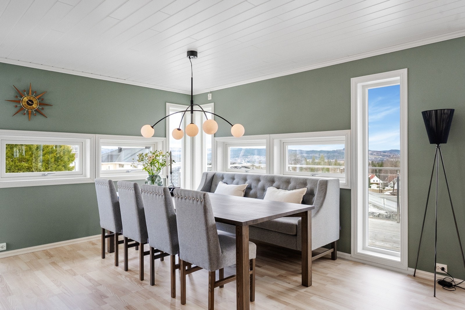 Her kan dere nyte gode måltider og den flotte utsikten! Galleribilde