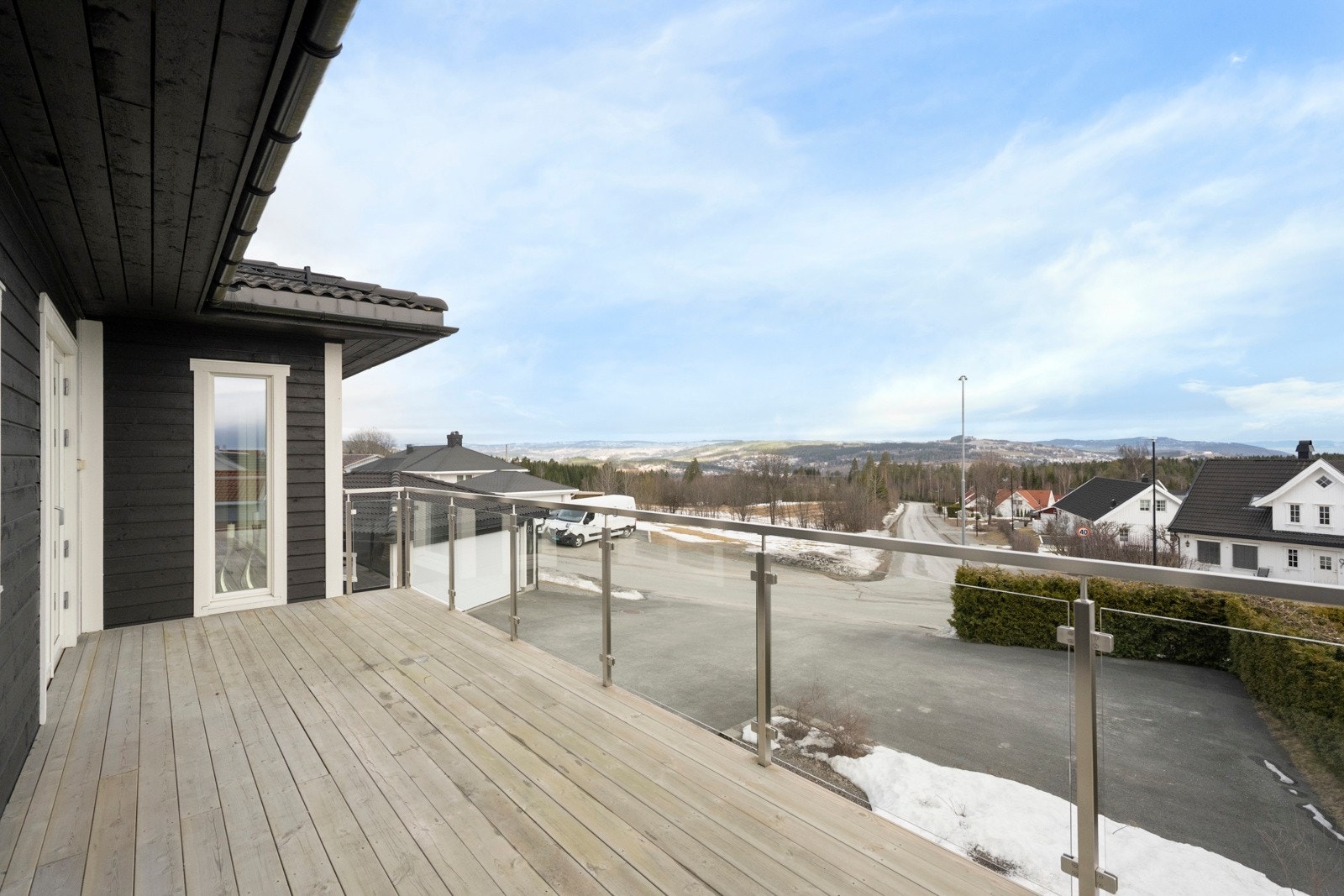 Her kan frokosten nytes i sommersola. Galleribilde