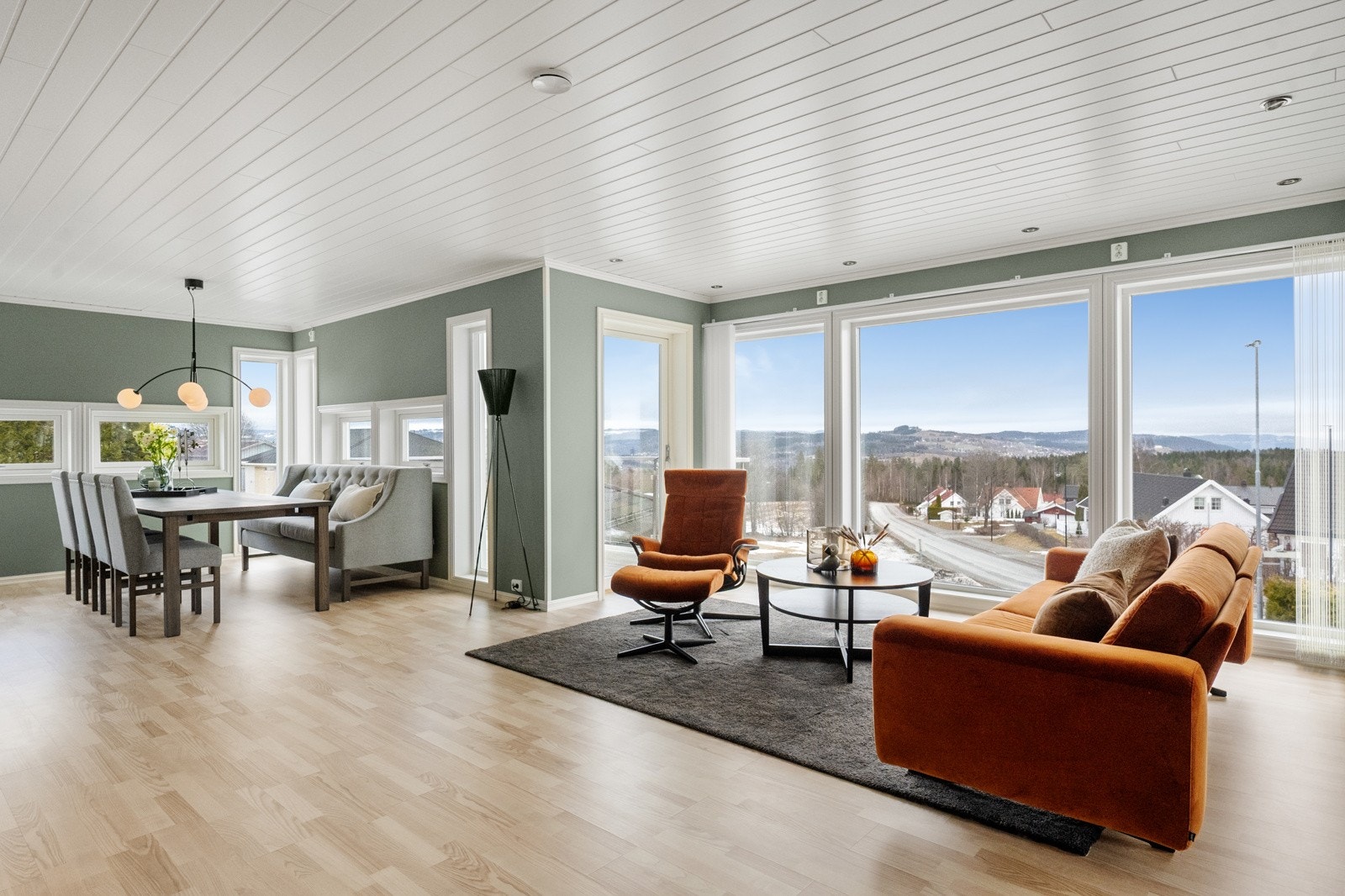 Her kan du slappe av i sofaen og nyte den flott utsikten! Galleribilde