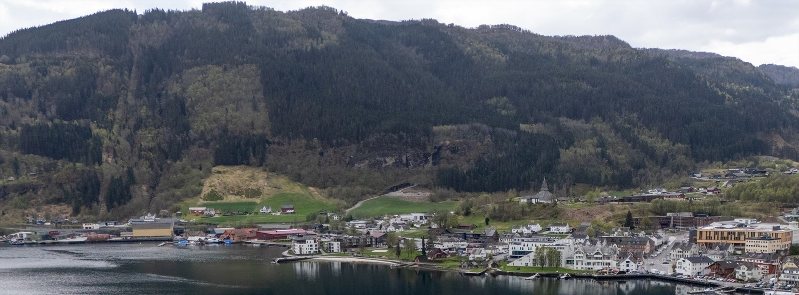 Her får man et godt overblikk over innseilingen til Norheimsund og hele sentrum. Galleribilde