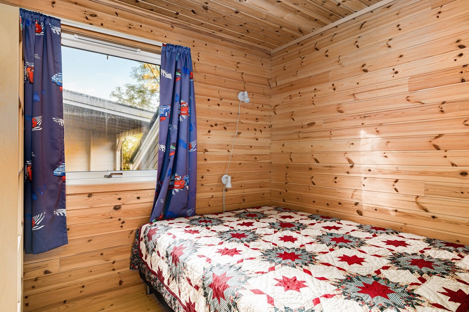 Det tredje soverommet på dette planet, med plass til dobbeltseng. Galleribilde