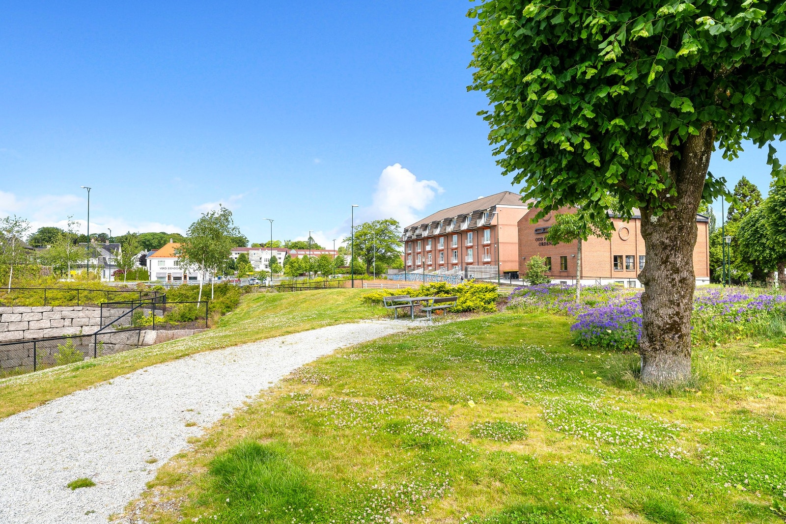 Leiligheten ligger i et sentralt og ettertraktet boligområde på Våland, med gangavstand til Stavanger sentrum, Breiavatnet og Byparken. Galleribilde