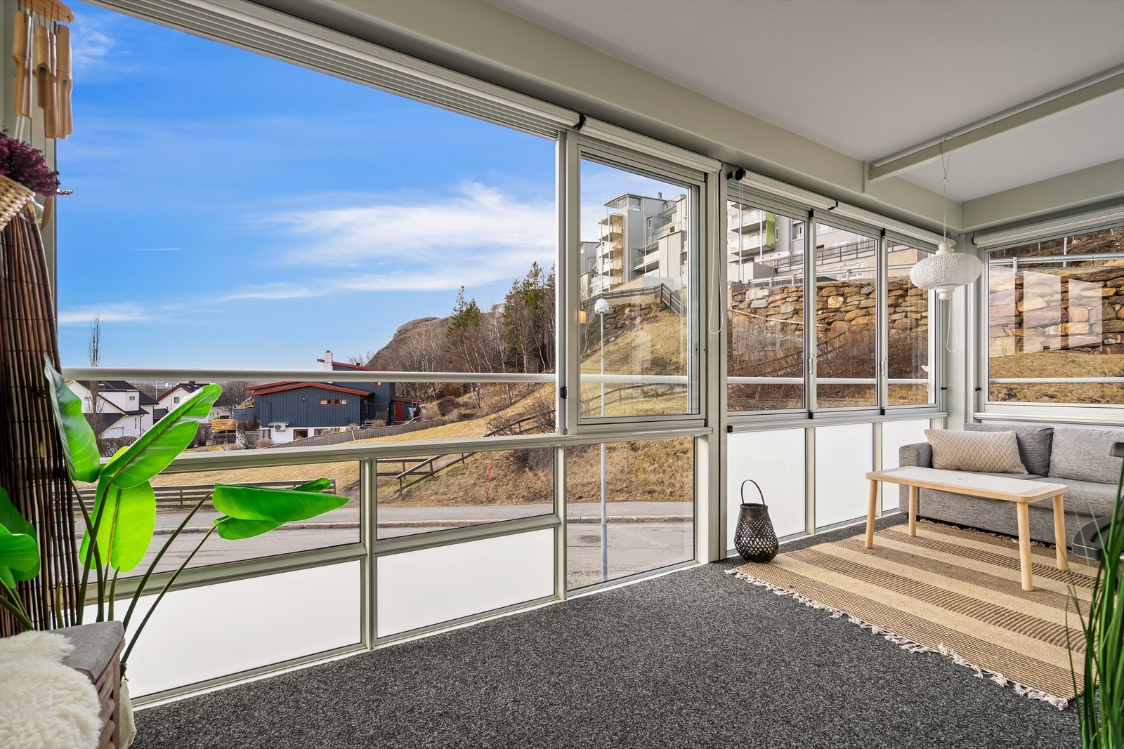 Den øvre glassrekken kan åpnes/lukkes etter ønske Galleribilde