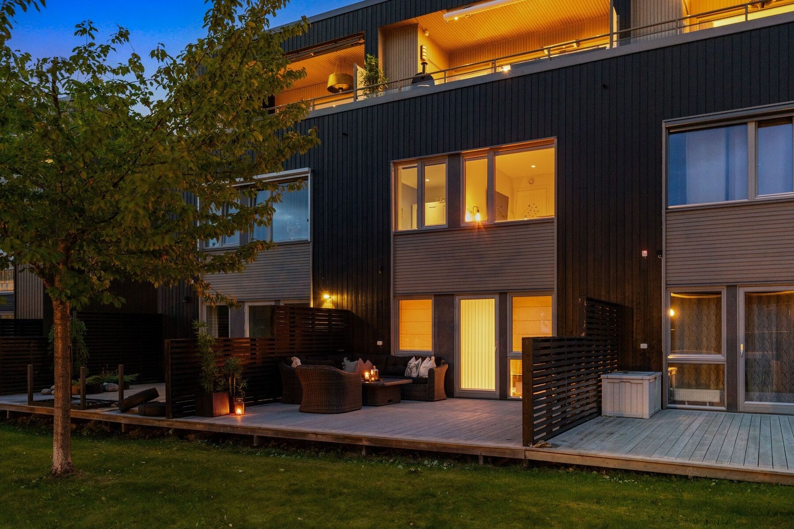 Velkommen hjem til Lund Østre og Skyttarbakken 31! Et innholdsrikt og familievennlig rekkehus over tre plan med fantastiske utsikts- og solforhold. Galleribilde