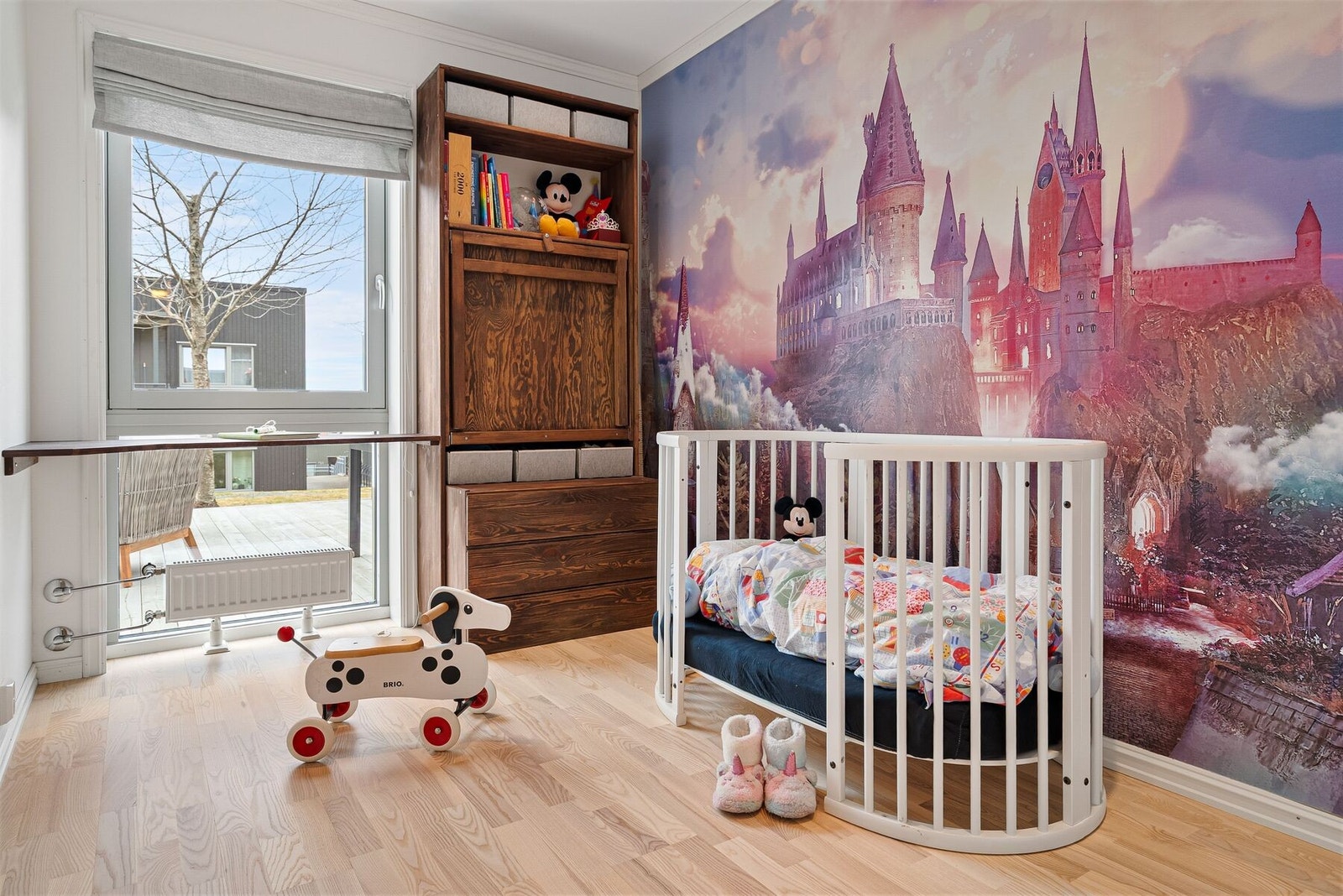 Det fjerde soverommet måler 6,7 m² og passer utmerket som barnerom eller hjemmekontor. Galleribilde