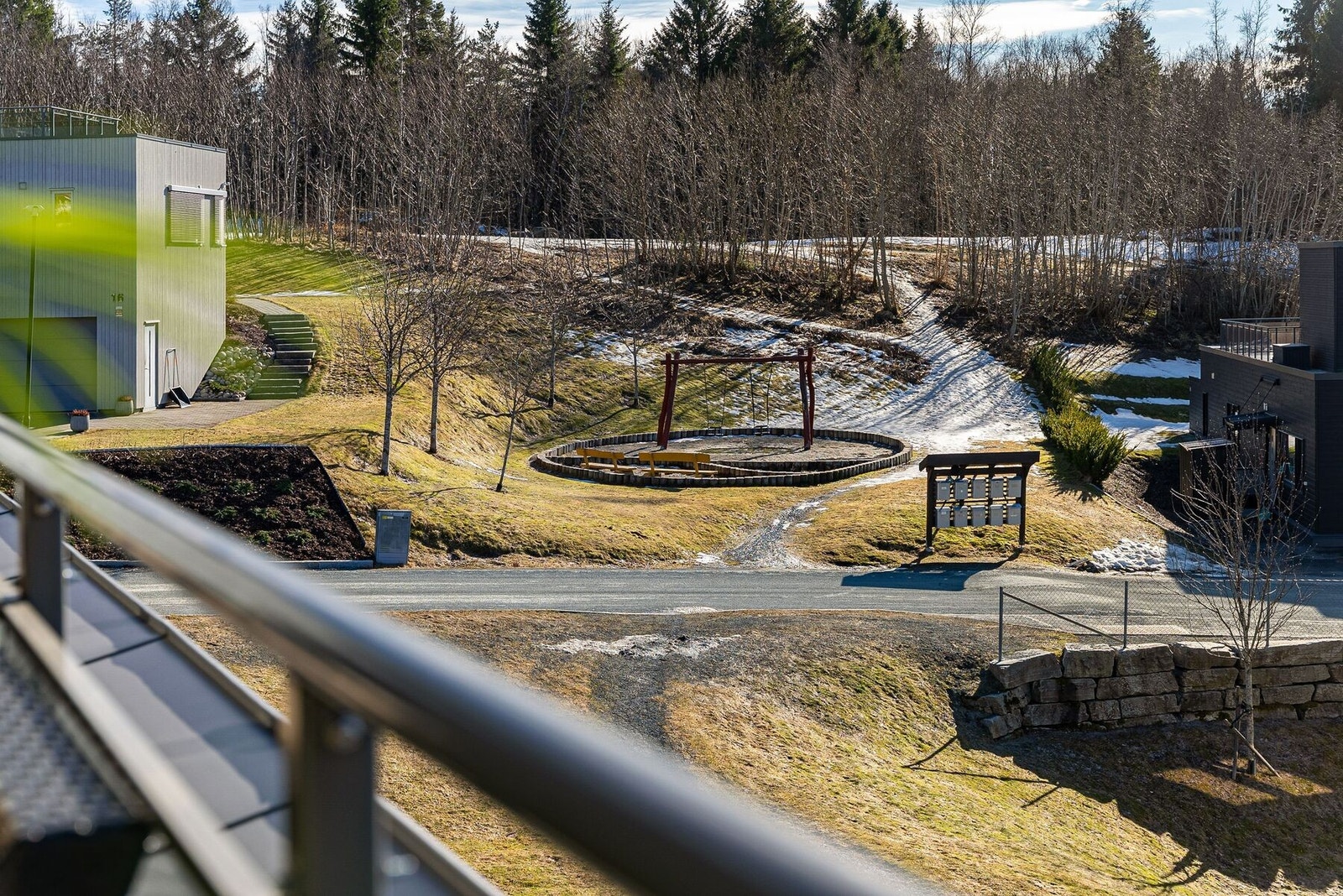 Området er tilrettelagt for de minste med trygge gangveier, lekeplasser og nærhet til marka. Galleribilde