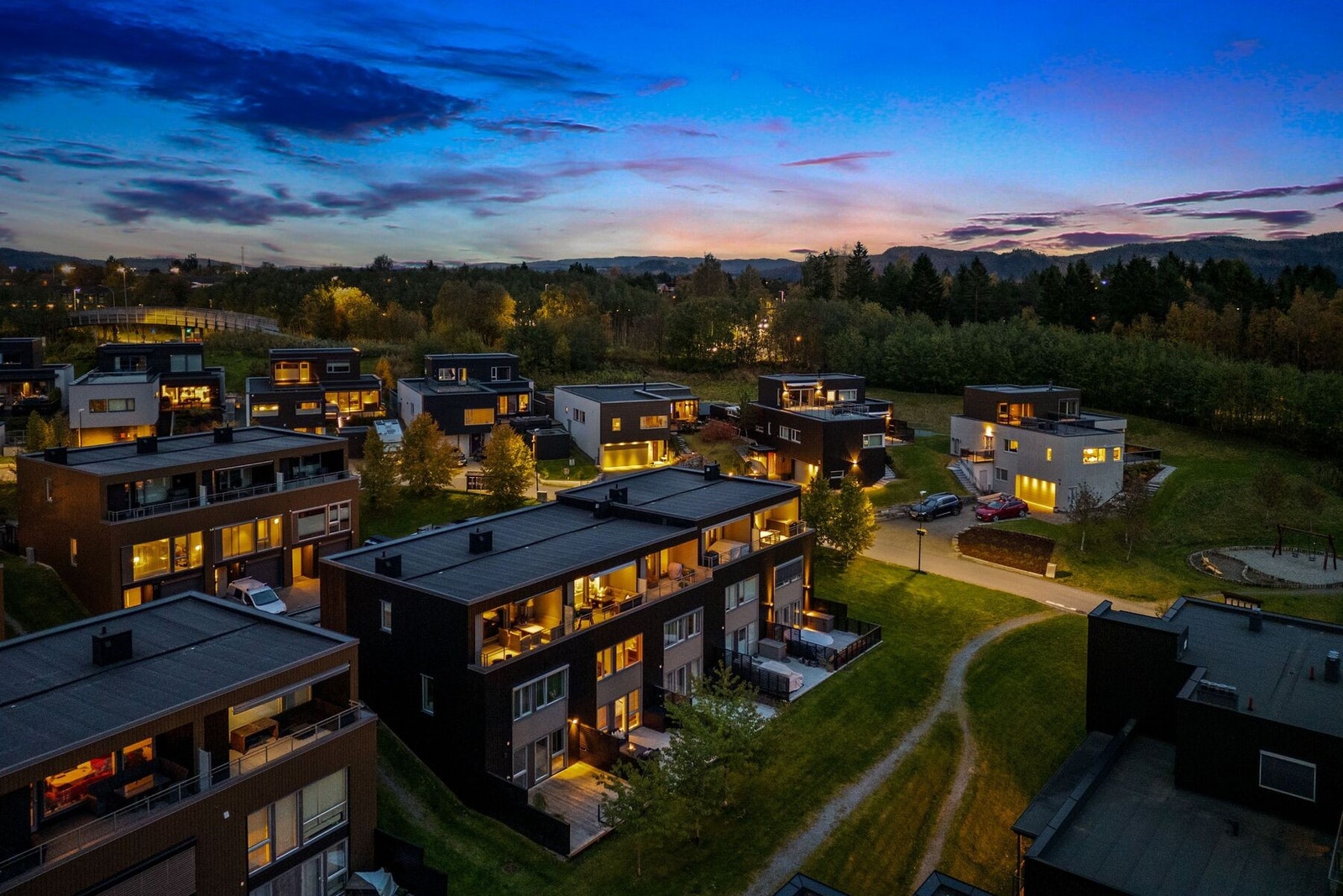 For den turglade er marka i nærheten med bla. lysløype med gåavstand til skispor og tursti til Granåsen. Skisporet startet så nærme som ved trebroen. Galleribilde