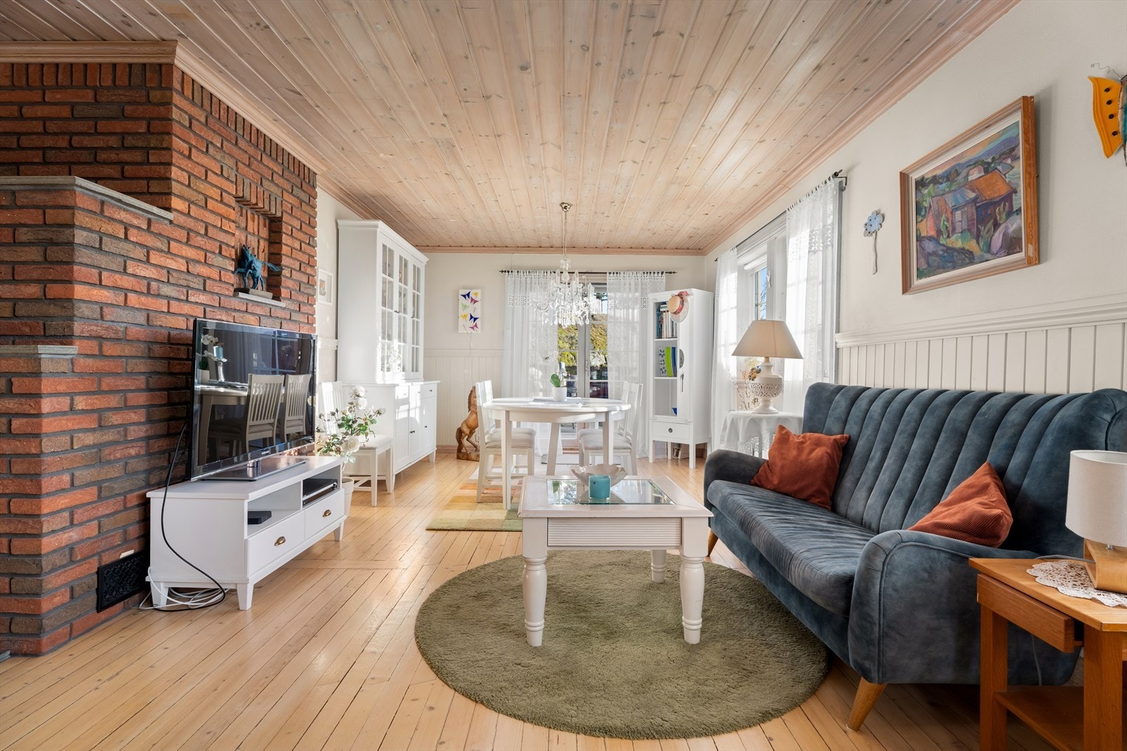 Peisovnen er et sentralt element som skaper en hyggelig ramme for familielivet. Galleribilde