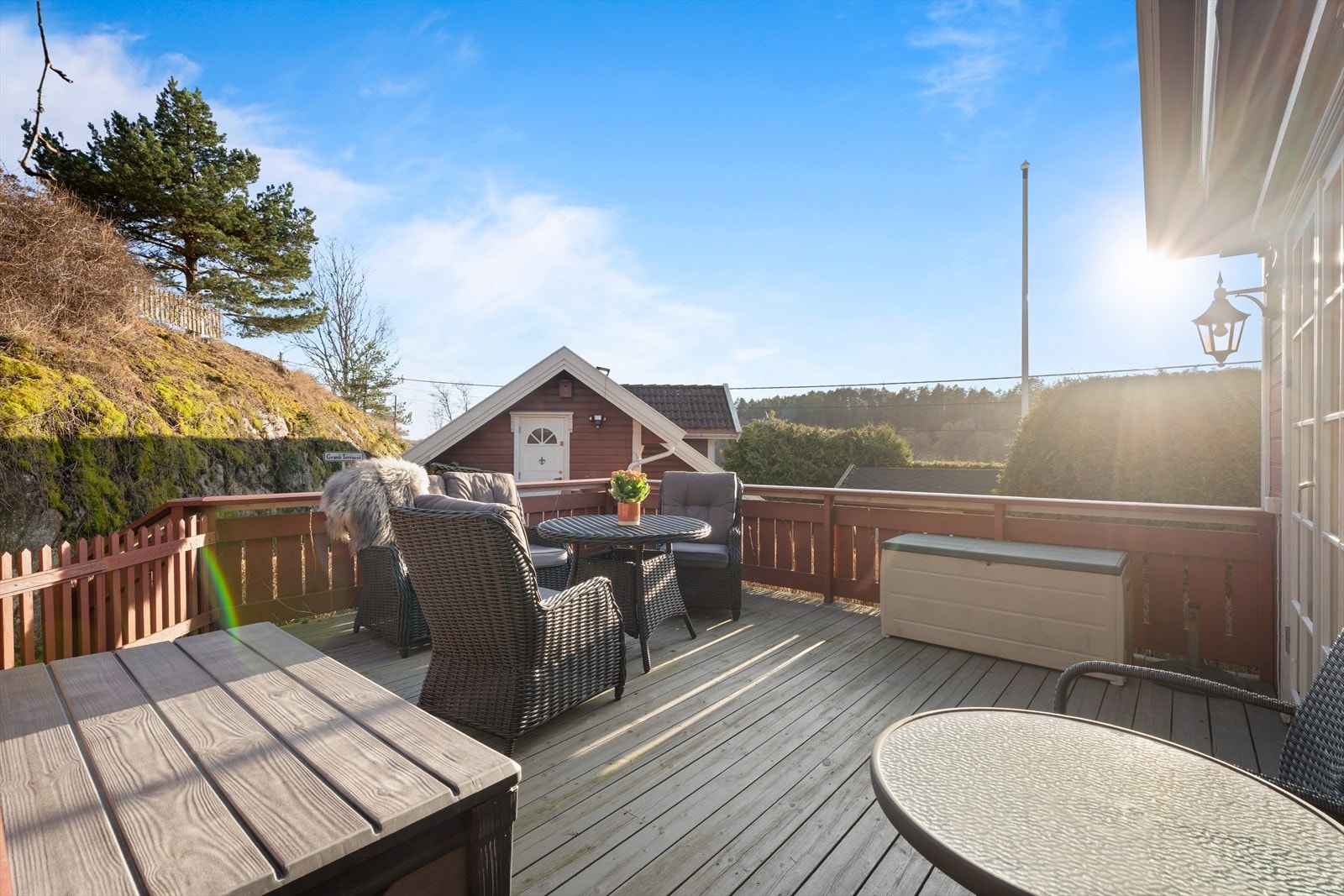 Den sørvestvendte terrassen på ca. 22 m² har god plass til en sittegruppe. Galleribilde
