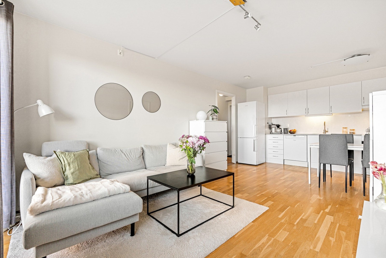 Flott og lys 3-roms leilighet i 3. etasje med utleiedel. Galleribilde