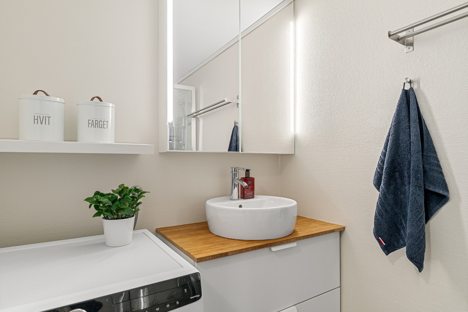 Badet har opplegg for vaskemaskin. Galleribilde
