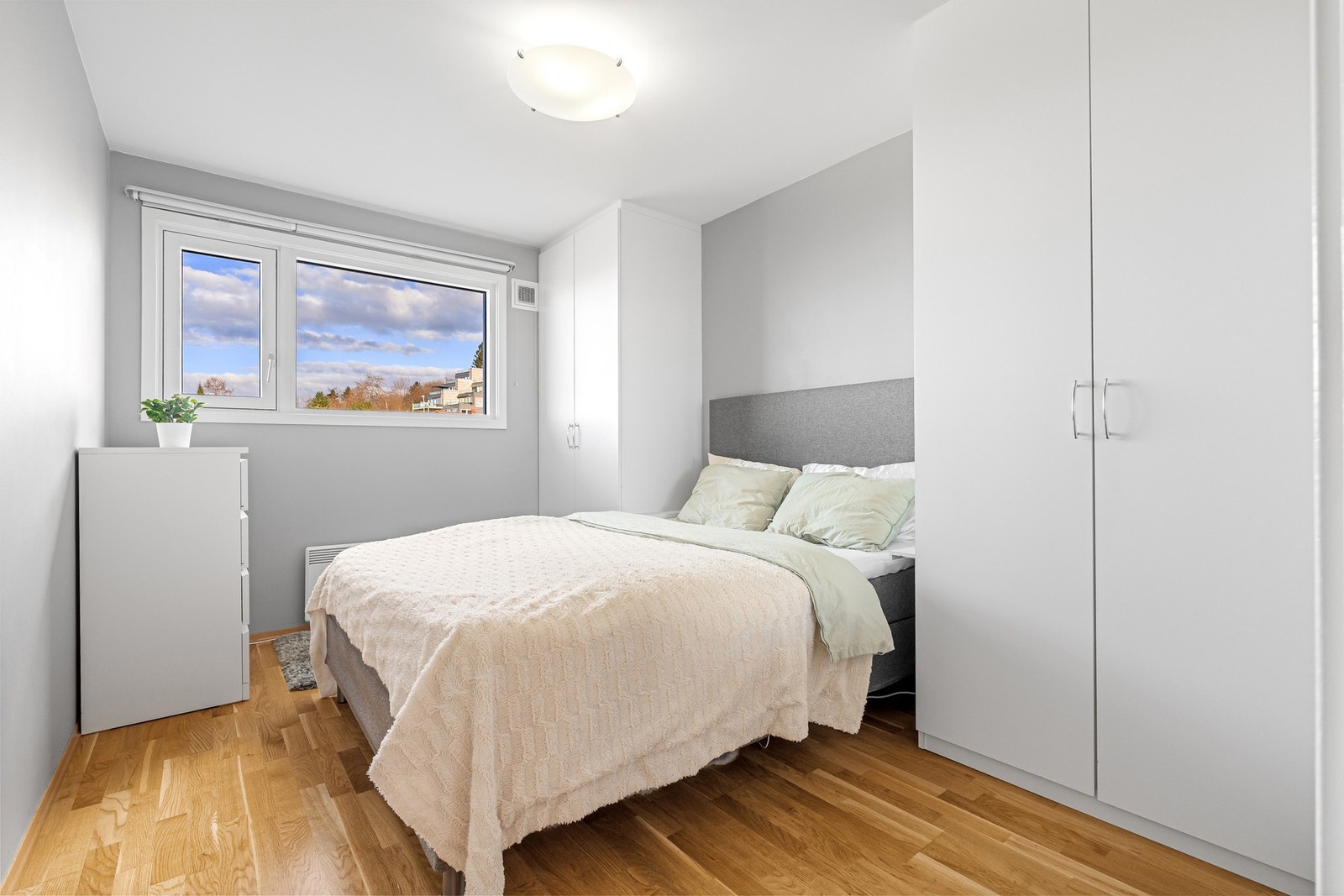Romslig soverom på 10,5 m². Galleribilde