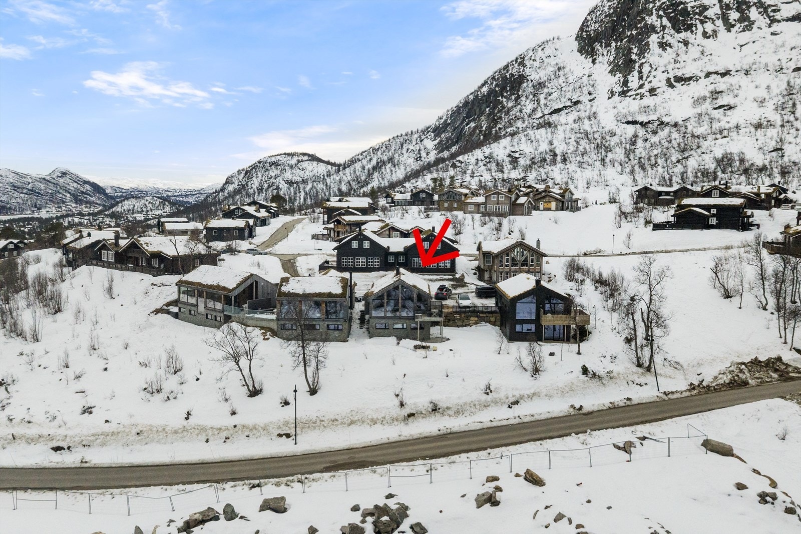 Kort vei til Hovden sentrum; hvor man finner dagligvarebutikker og koselige kafeer. Galleribilde
