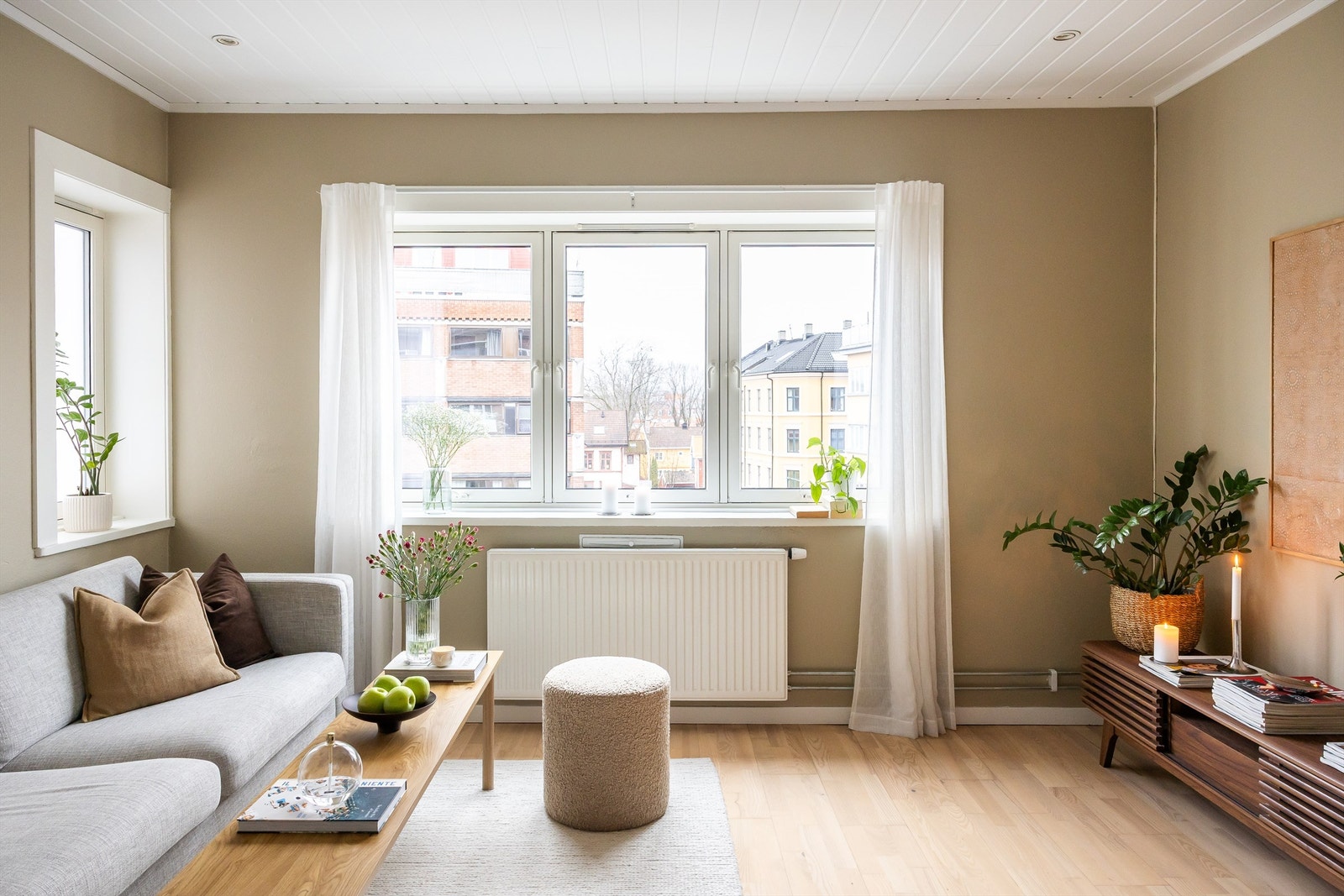 Leiligheten har en fin plassering og har store vindusflater med gode lysforhold. Galleribilde