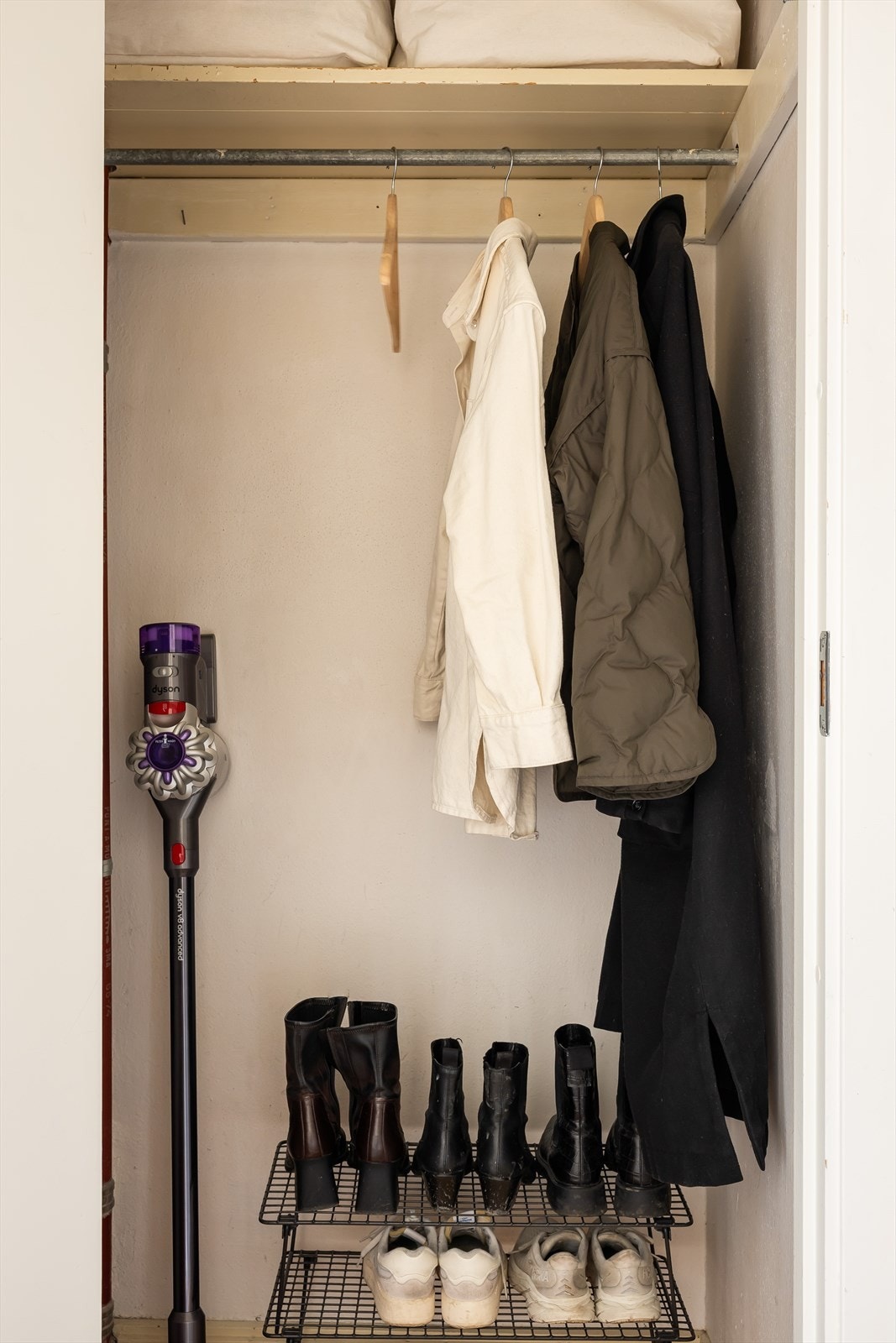 I tilknytning til entréen finnes det en innvendig bod som er praktisk for ekstra oppbevaring. Galleribilde