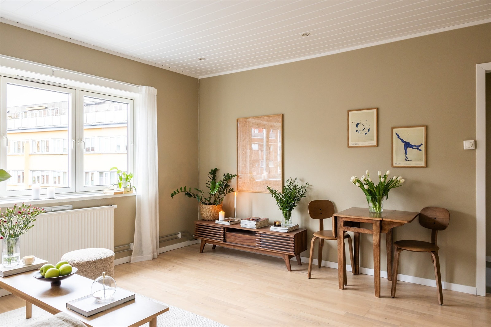 Her bor du lunt og tilbaketrukket, men samtidig med kort rusleavstand til flere parker og offentlig kommunikasjon. Galleribilde