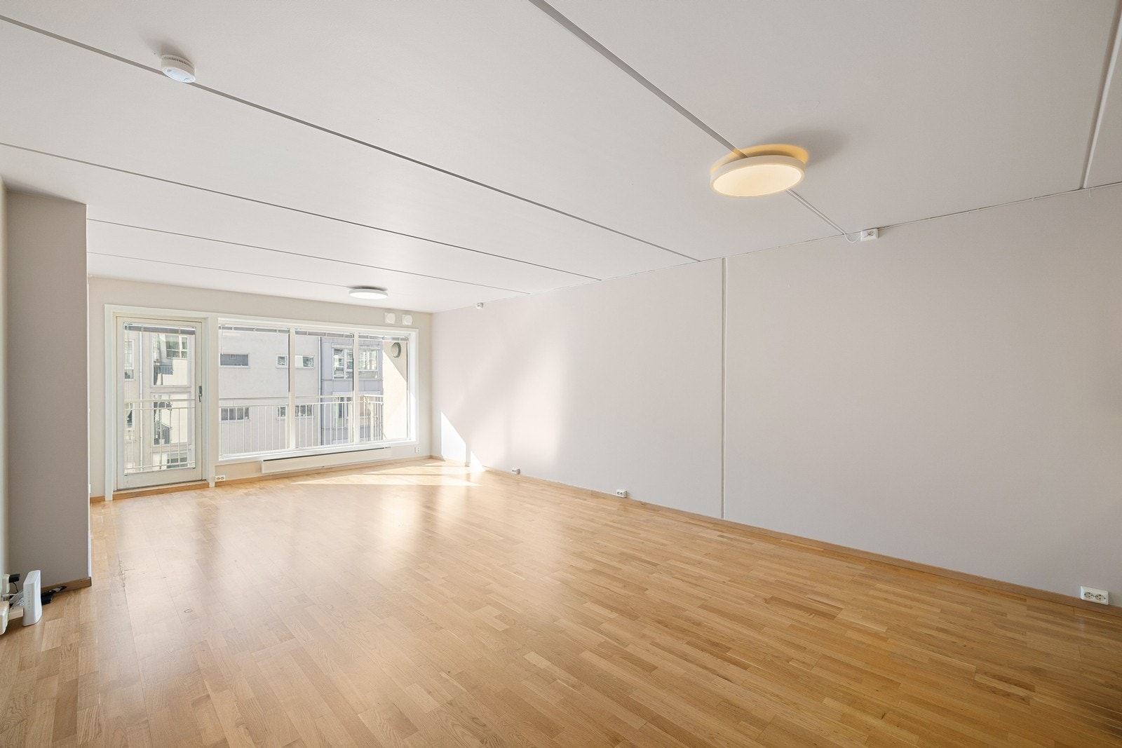 Fra stuen er det utgang til en balkong på cirka 7 m². Galleribilde