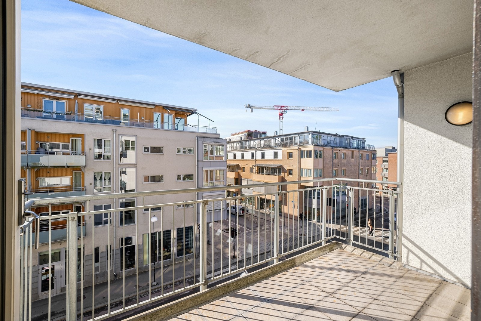 Balkongen på cirka 7 m² har god plass til en sittegruppe for å nyte utelivet. Galleribilde