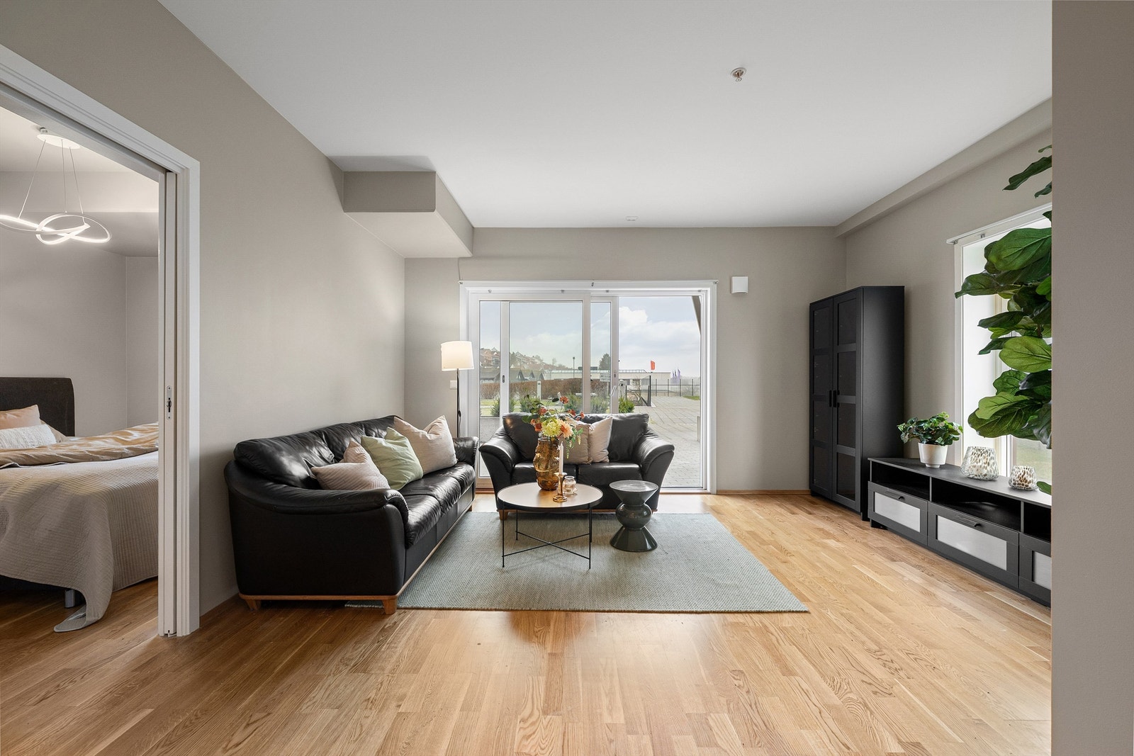 Fra stuen er det direkte utgang til en markterrasse. Galleribilde