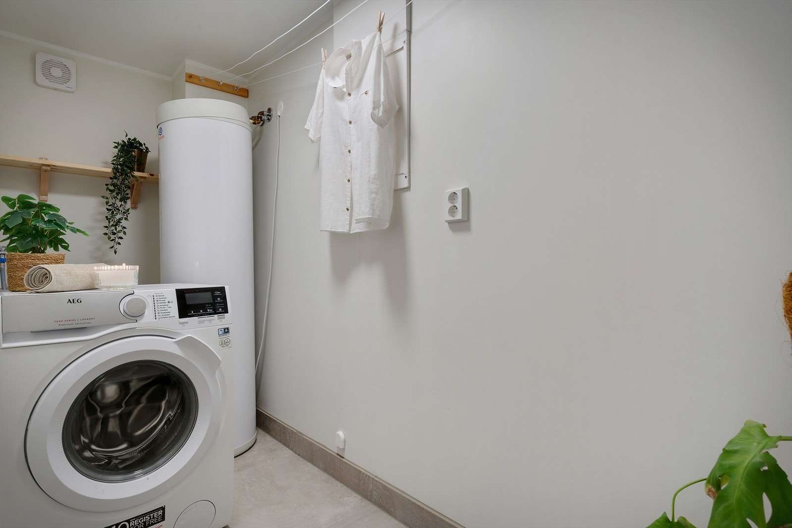 - Separat vaskerom på 3,1 m² med plass til både vaskemaskin, tørketrommel og praktiske sorteringsløsninger om ønskelig - Galleribilde