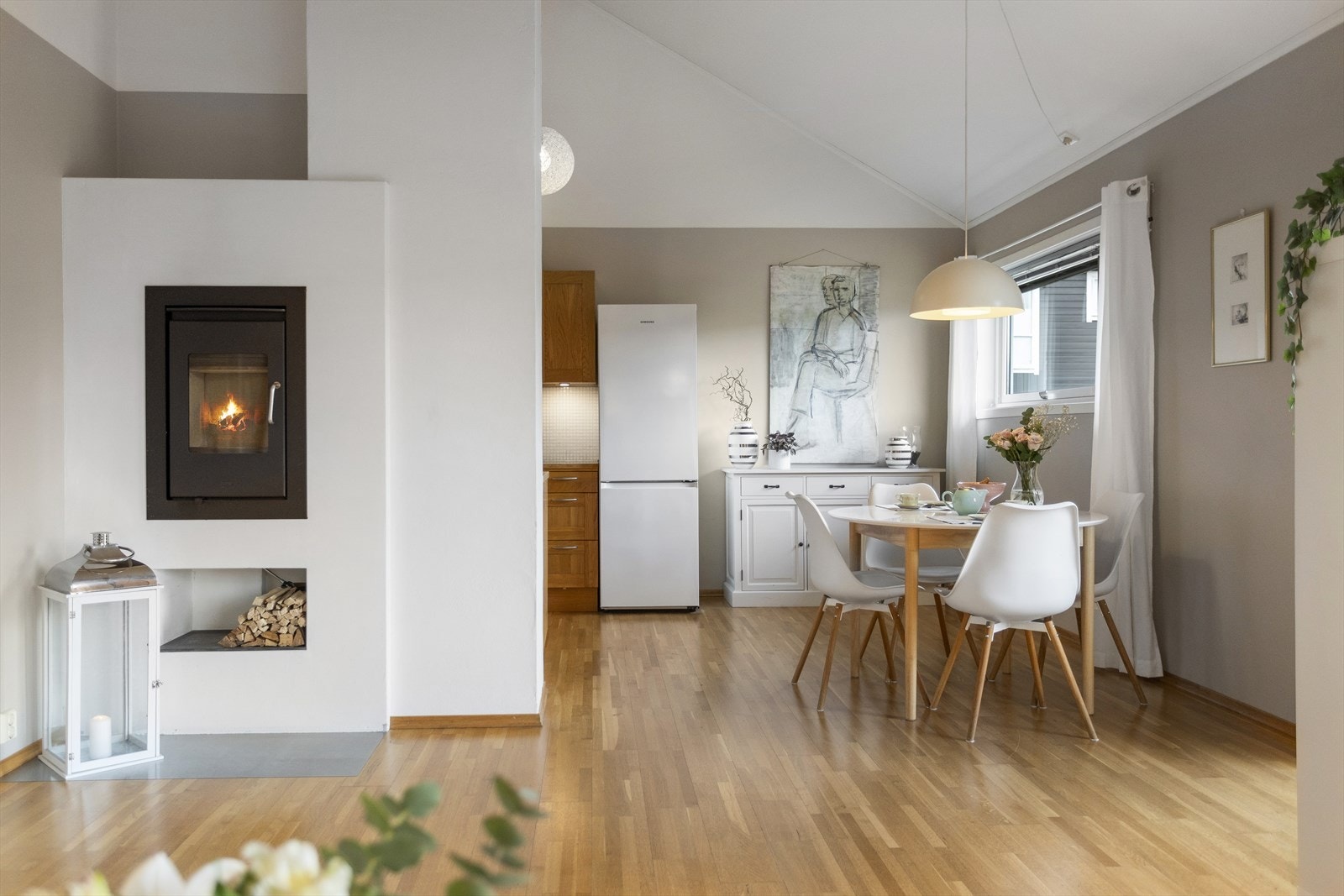 Integrert peisovn gir både god varme og en lun stemning. Galleribilde