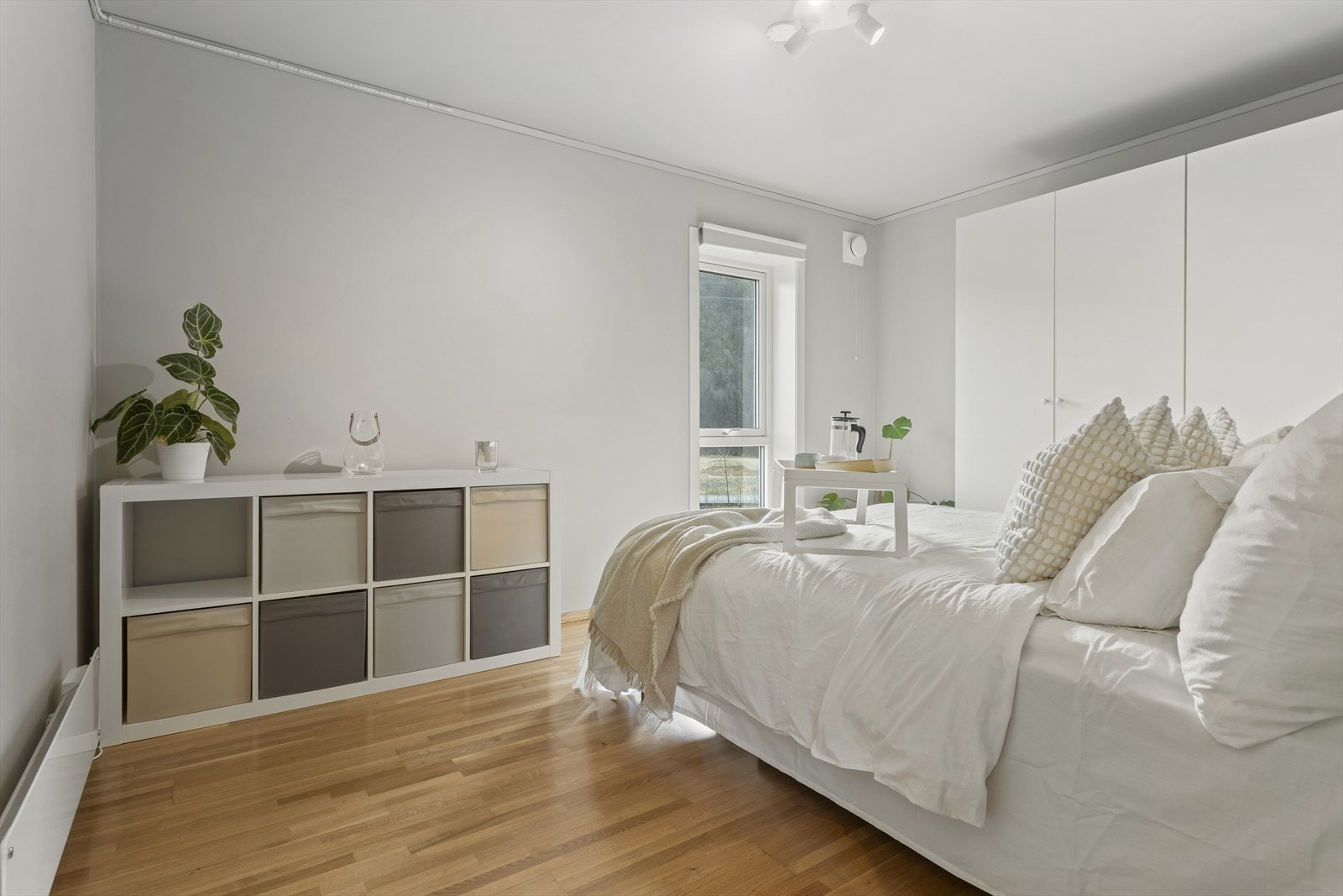 Garderobeskap på begge soverom medfølger i handelen. Galleribilde