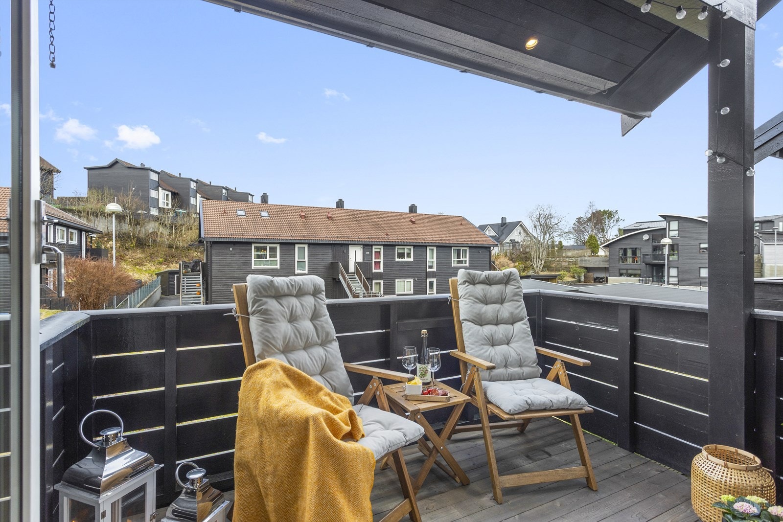 Vestvendt og meget solrik altan på cirka 6 kvm. Galleribilde