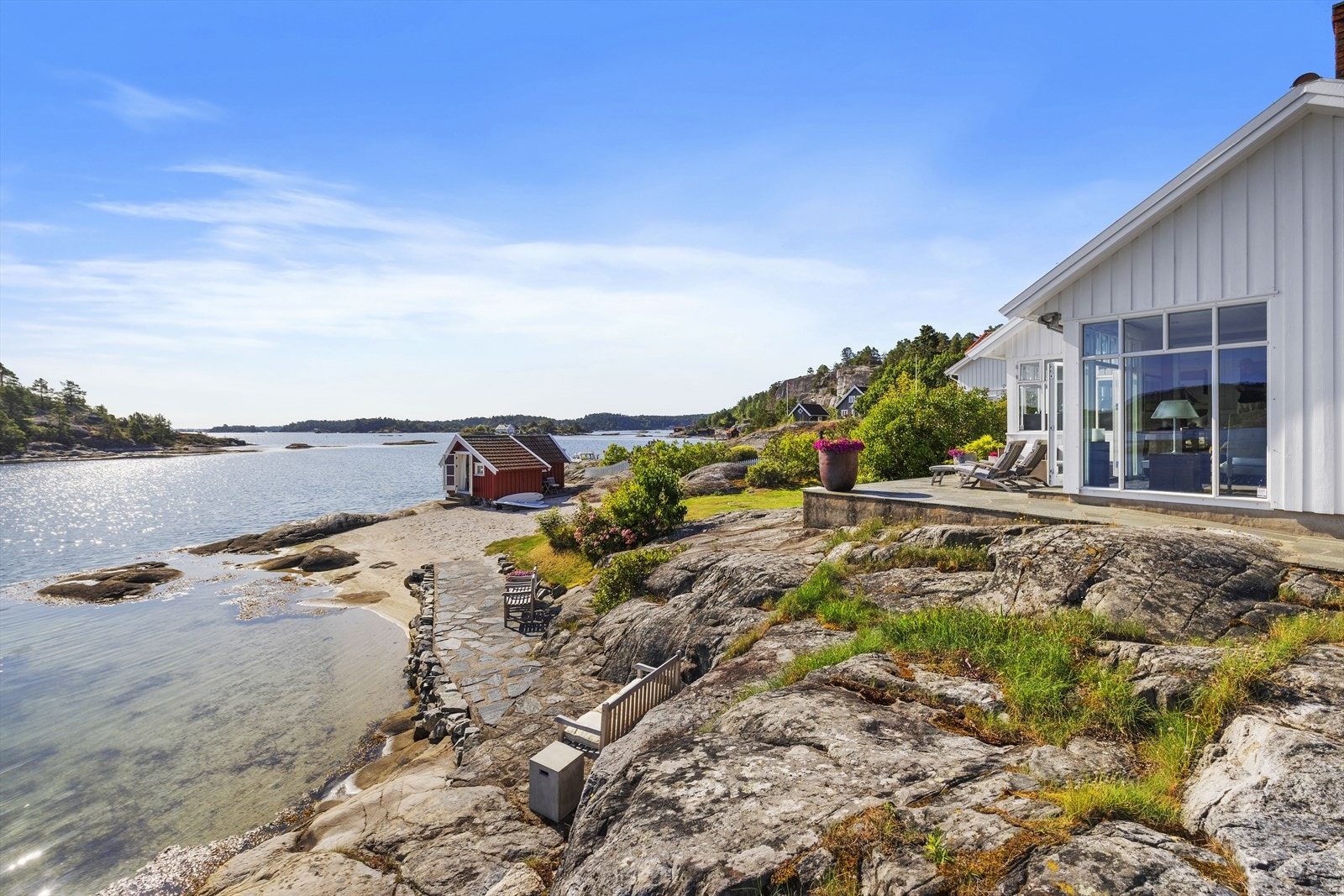 På Vestre Gumøyveien 7 ligger alt til rette for at du skal nyte ekte skjærgårdsidyll! Galleribilde