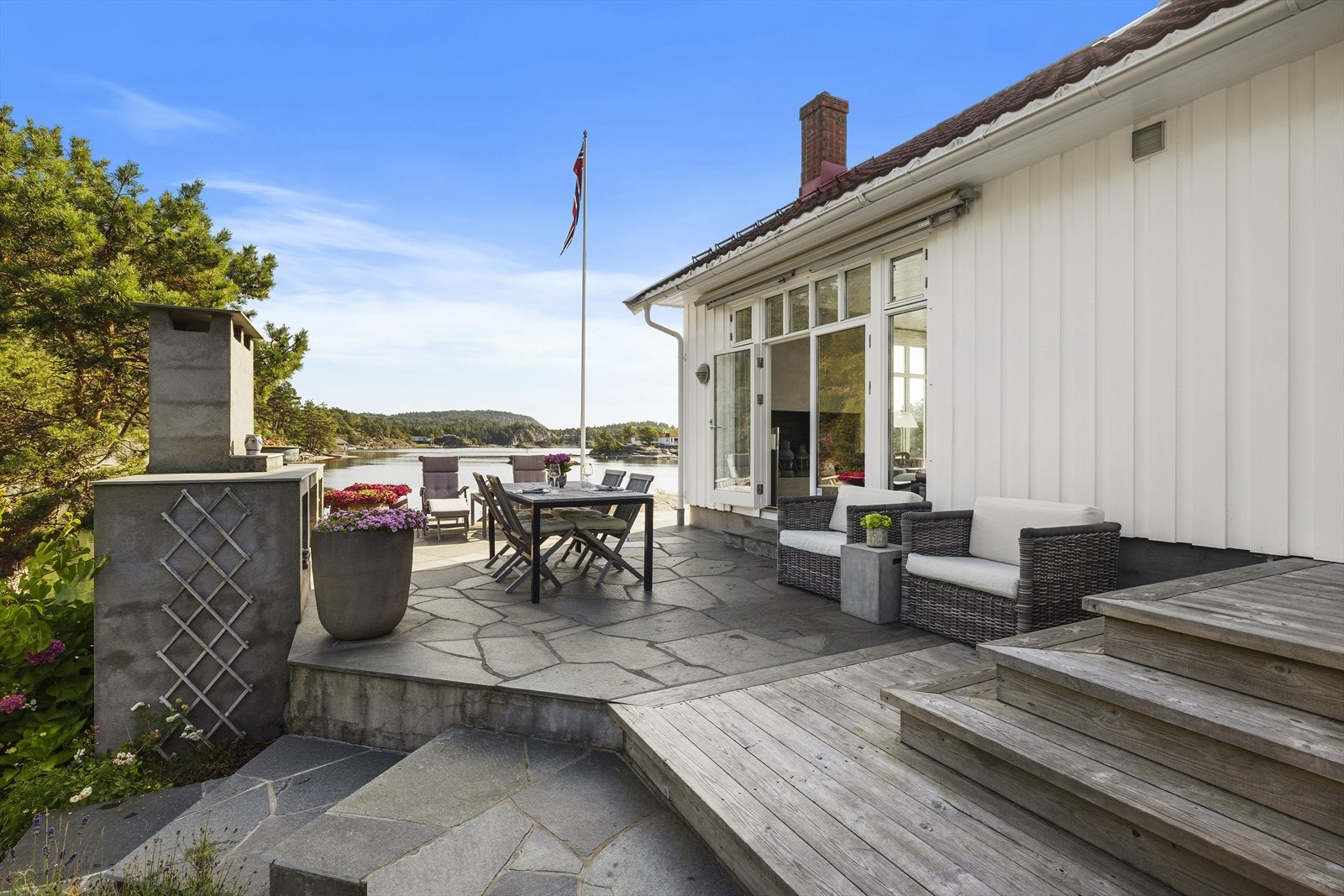 Skiferlagt terrasse i nord. Galleribilde