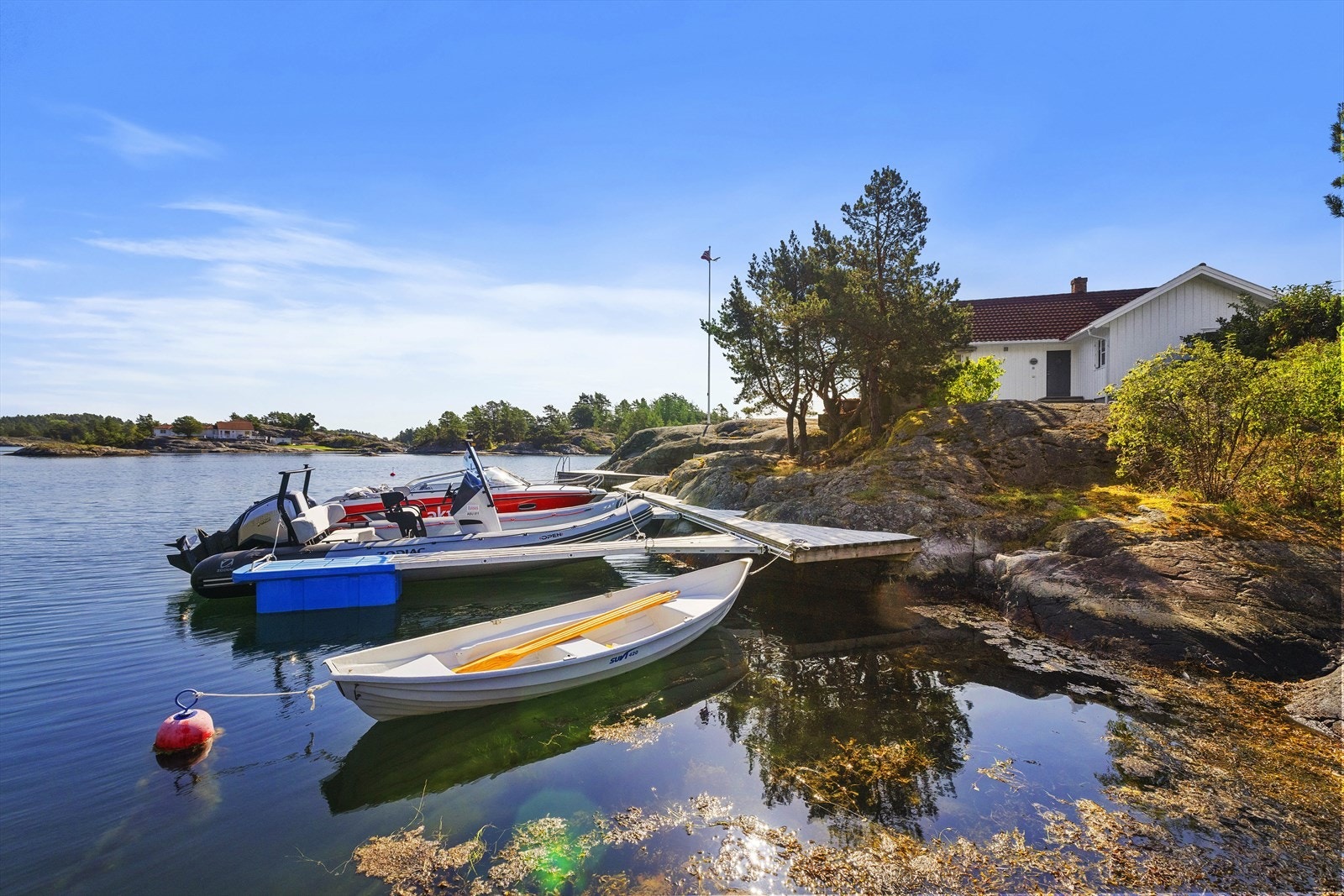 Brygga i nord har flere utriggere. Galleribilde