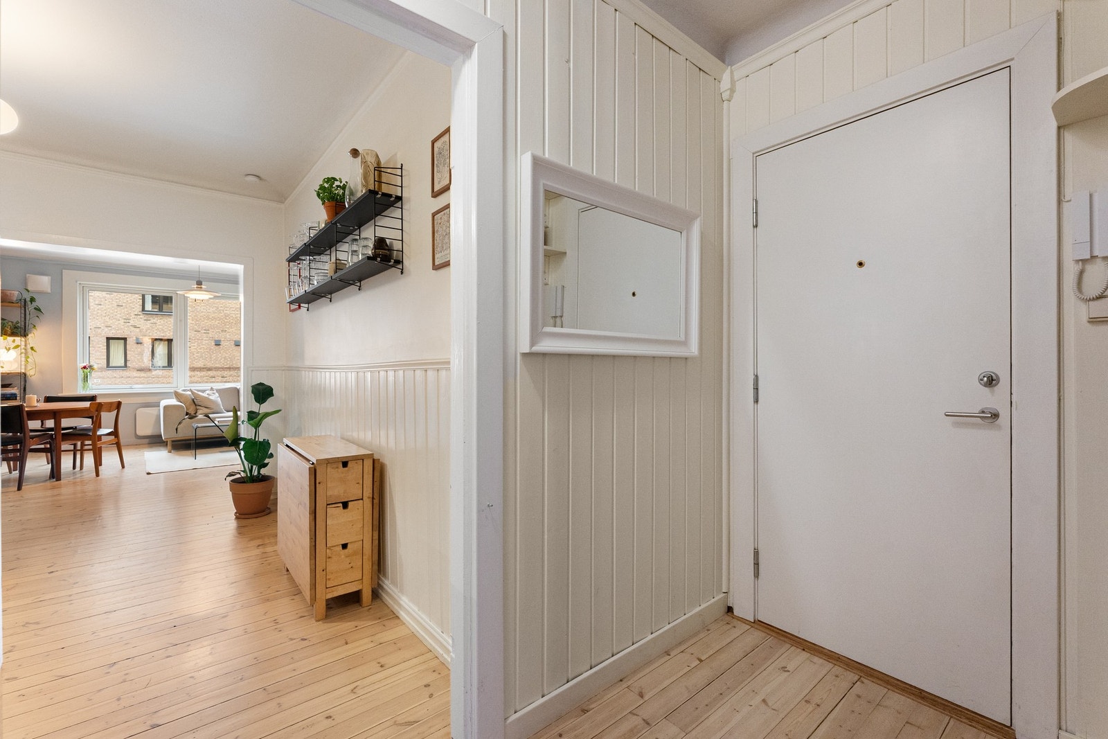 Fra entreén har du adkomst til alle leilighetens rom Galleribilde
