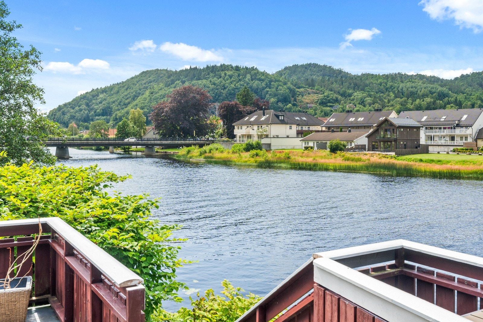 Flott utsikt mot elva! Galleribilde