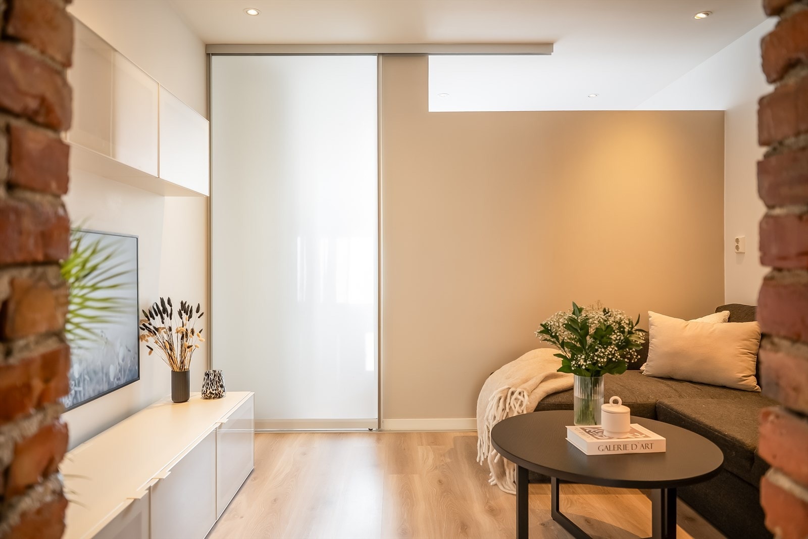 Leiligheten oppleves moderne med et sjarmerende preg. Galleribilde