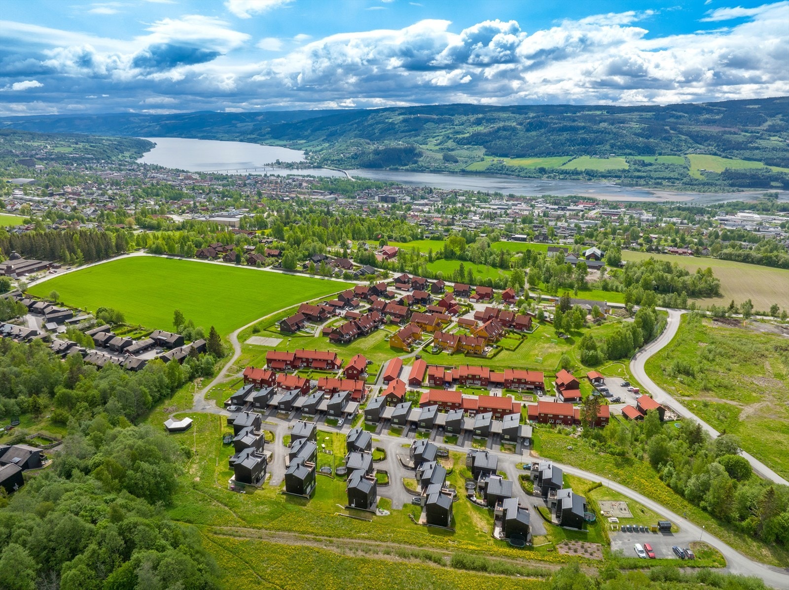 Fra Aurfaret er det kort avstand ut til flotte turområder, Balbergkampen, Birkebeineren skistadion m.m. Galleribilde