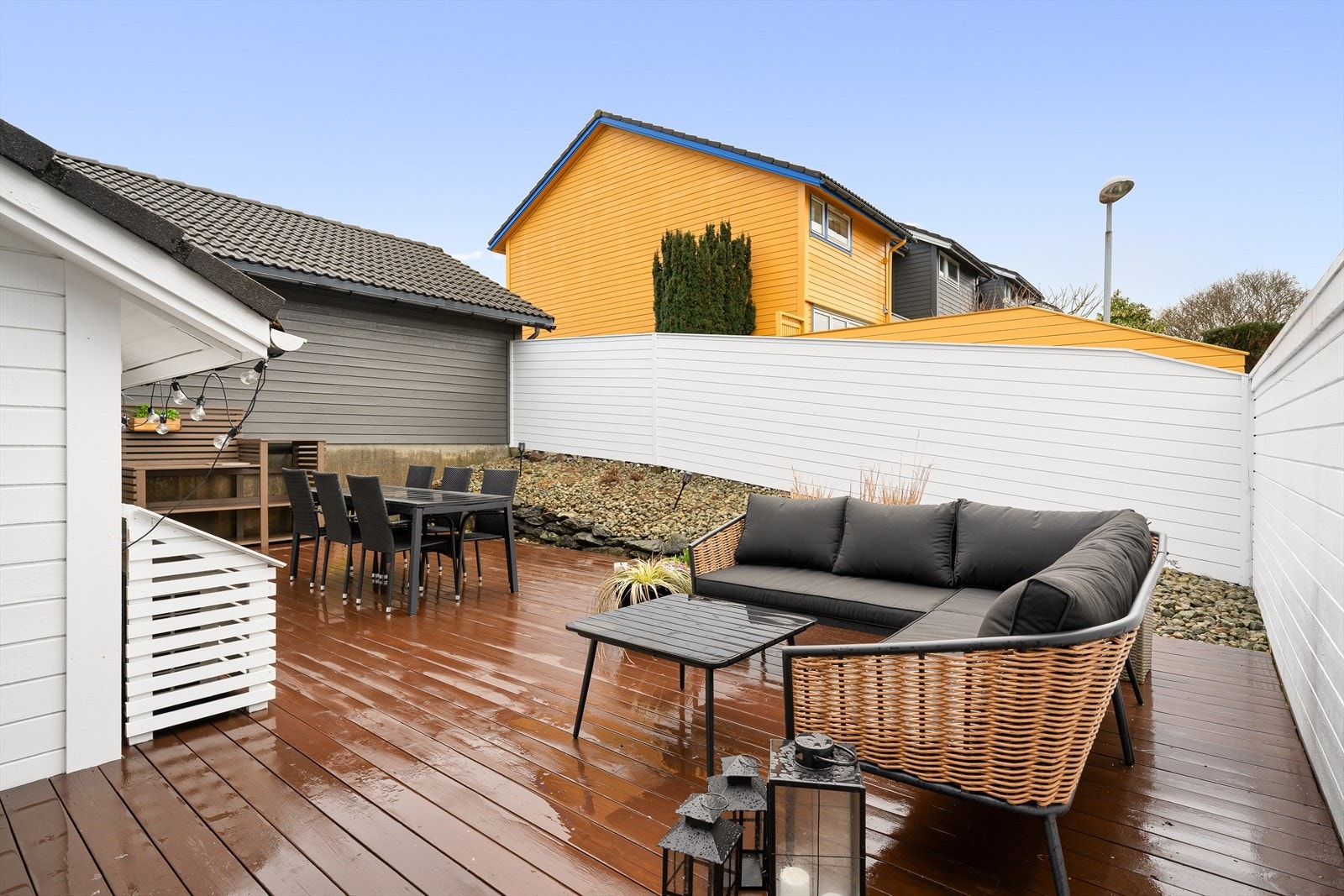 Uteområde er inngjerdet. Galleribilde